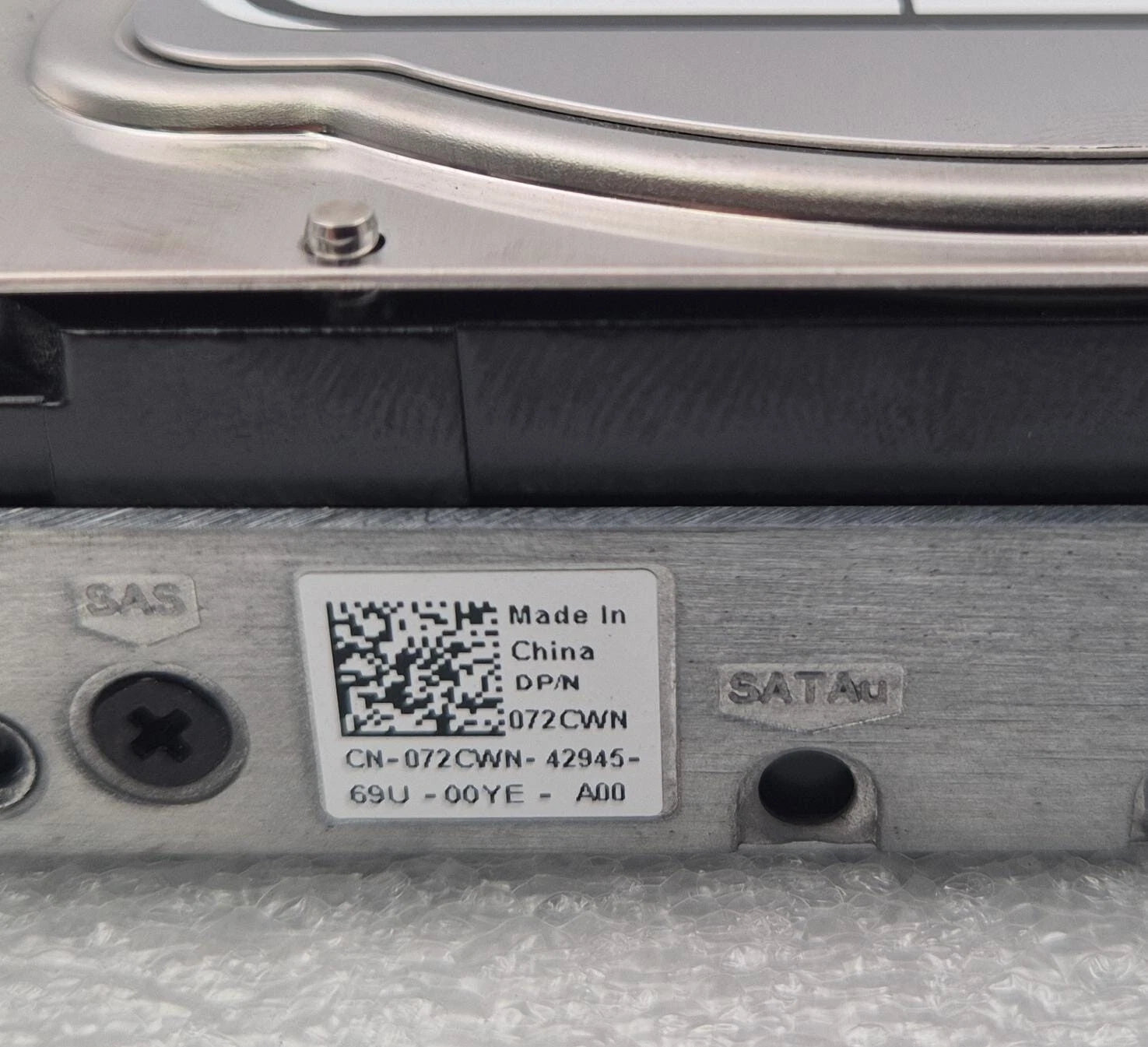 Dell 0V9M9K part number and manufacturing label close-up