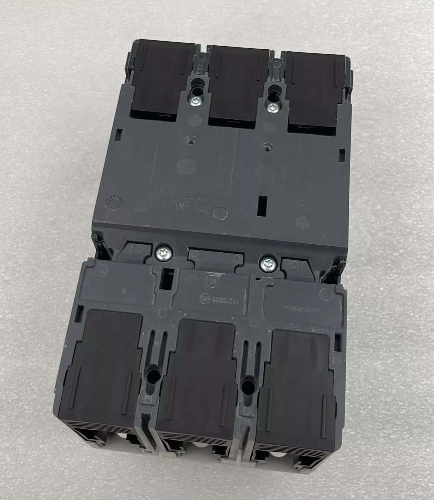 Siemens VL160 circuit breaker 3VL2716-1AA33-0AA0 & Current Trigger 3VL9216-7DE30