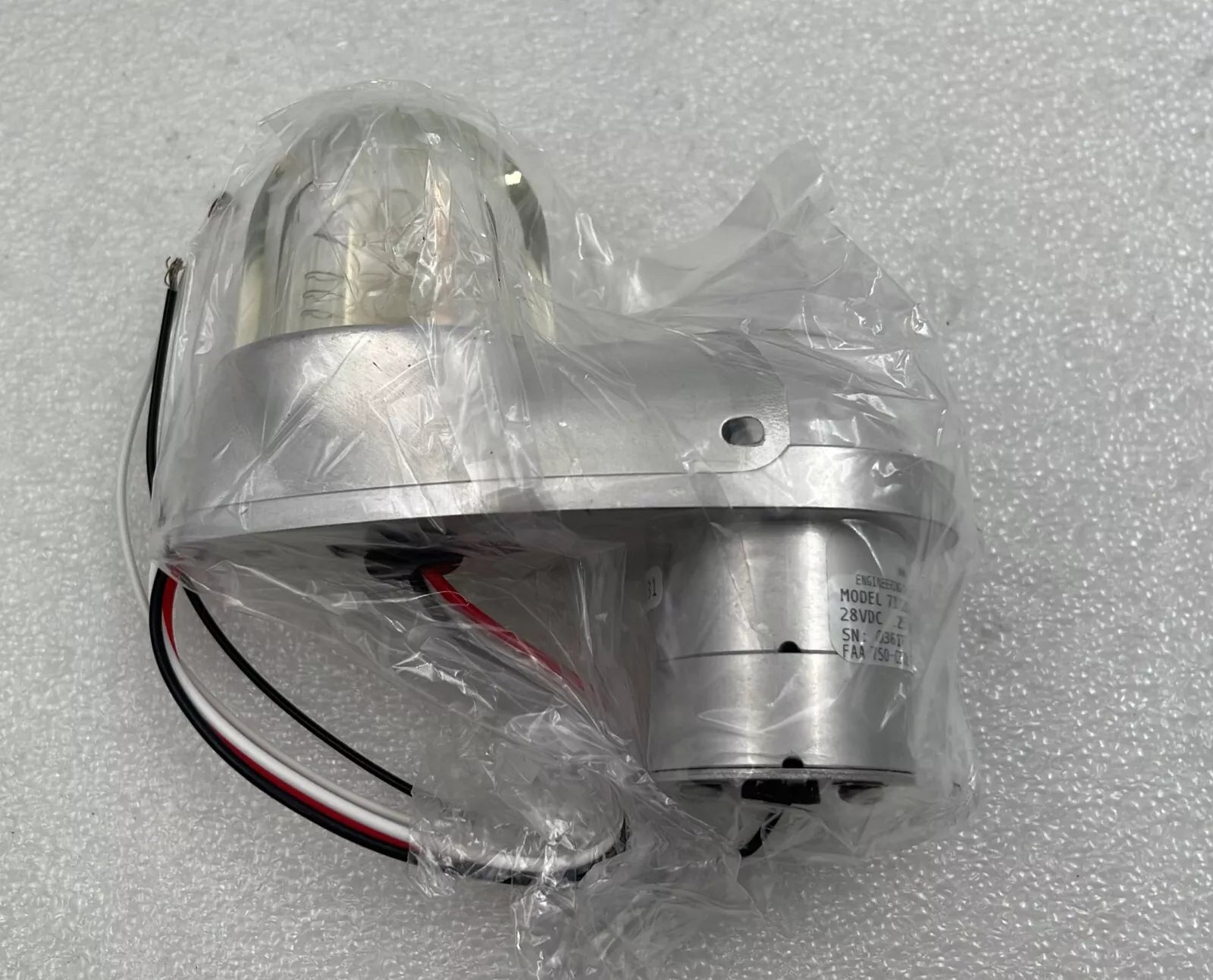 WHELEN 7111004 01-0771110-04 CESSNA LIGHT WING TIP POSITION STROBE