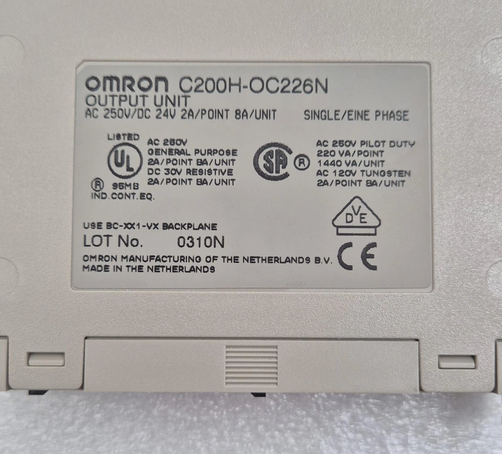 OMRON C200H-OC226N Output Unit
