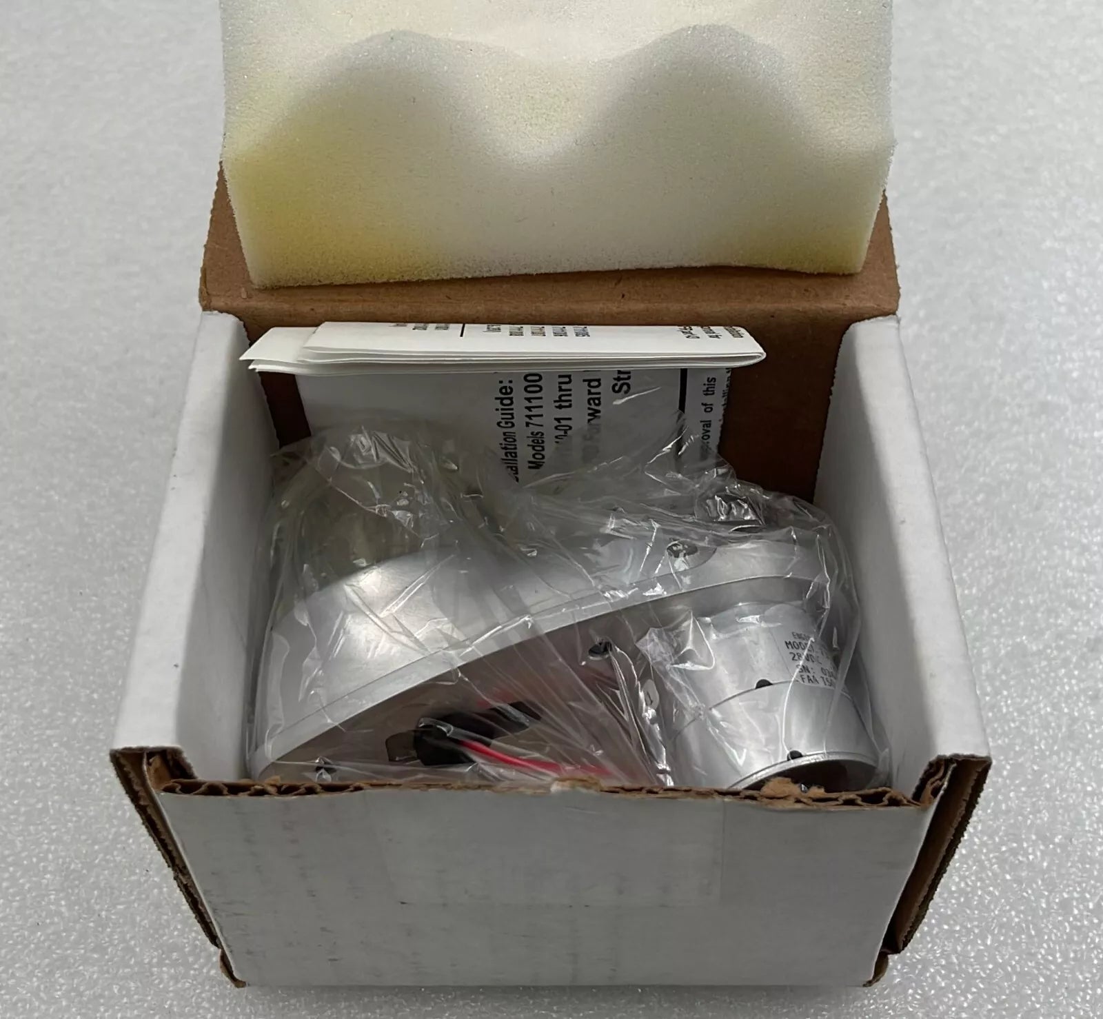 WHELEN 7111004 01-0771110-04 CESSNA LIGHT WING TIP POSITION STROBE