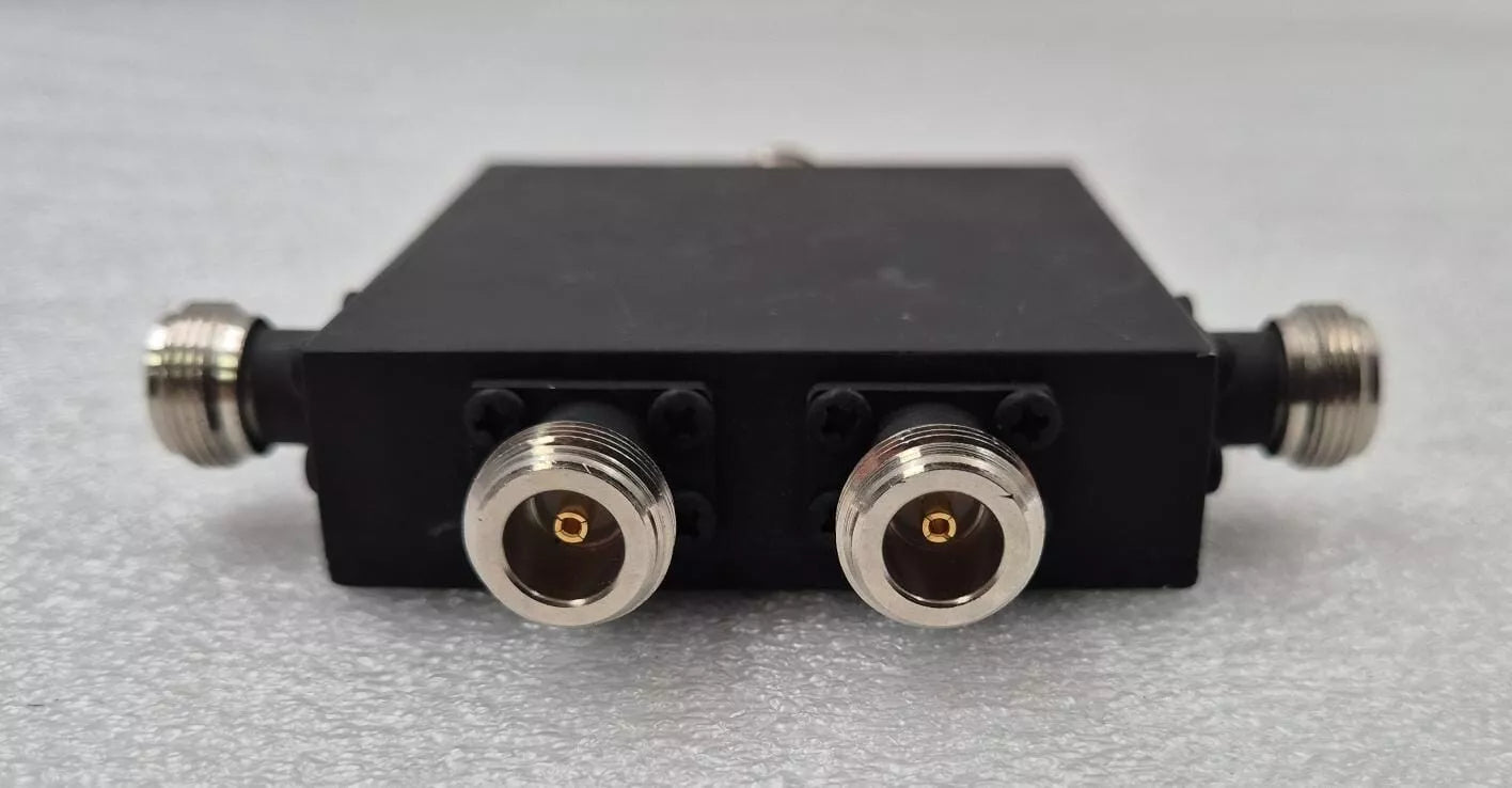 Kenbotong GFQ-4-0627 4-way RF splitter 600–2700MHz signal distribution unit