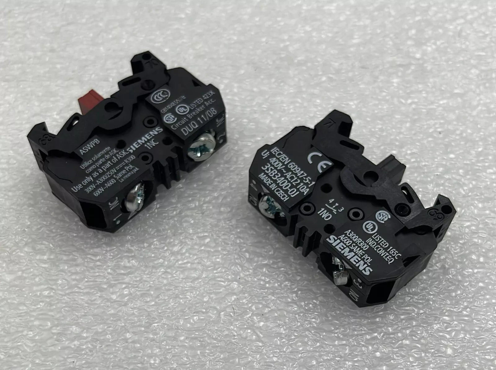 [LOT 2 PCS] NEW - Siemens 3VL9400-2AB00 Auxiliary Switch VL160X-400 KIT