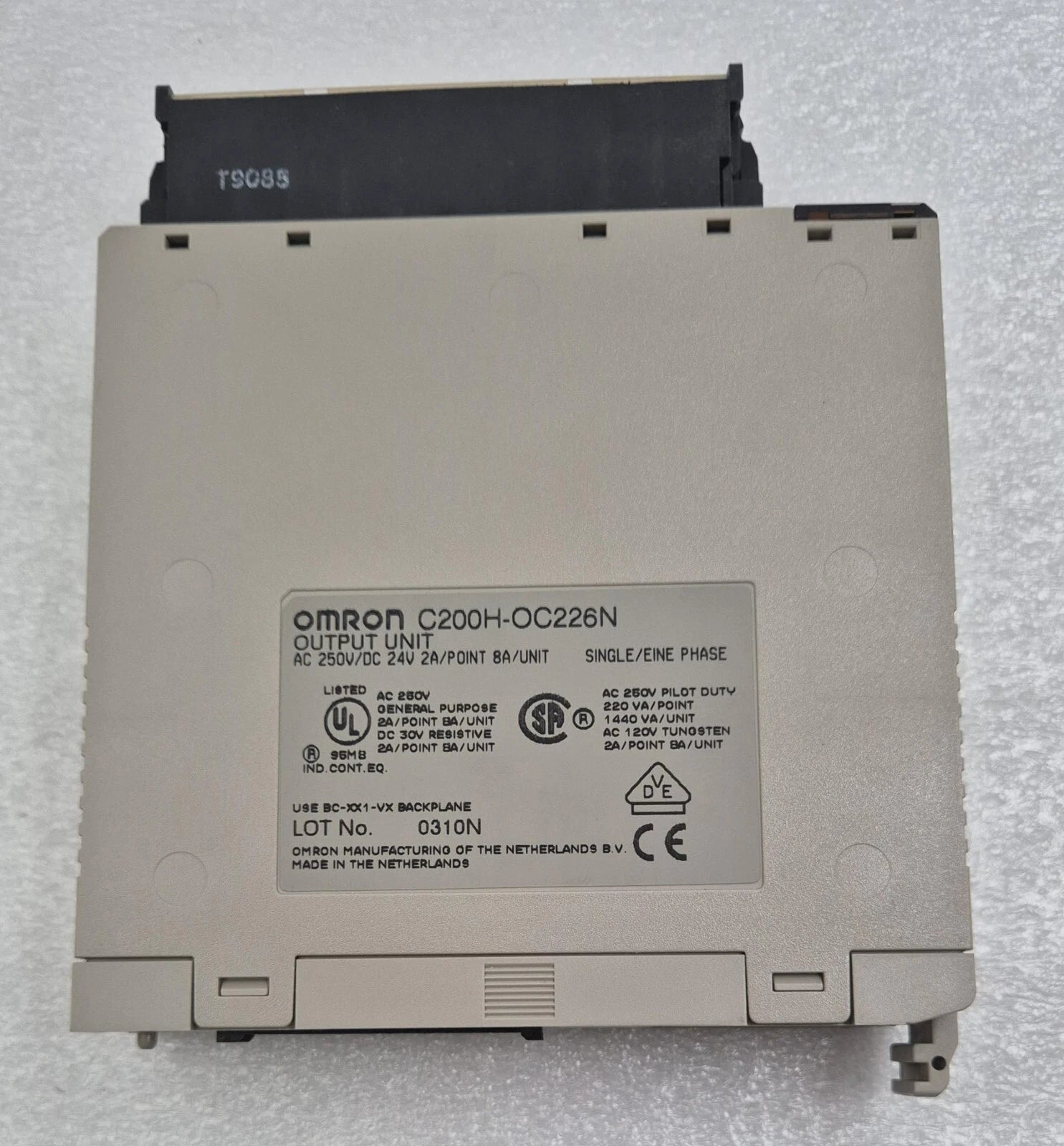 OMRON C200H-OC226N Output Unit
