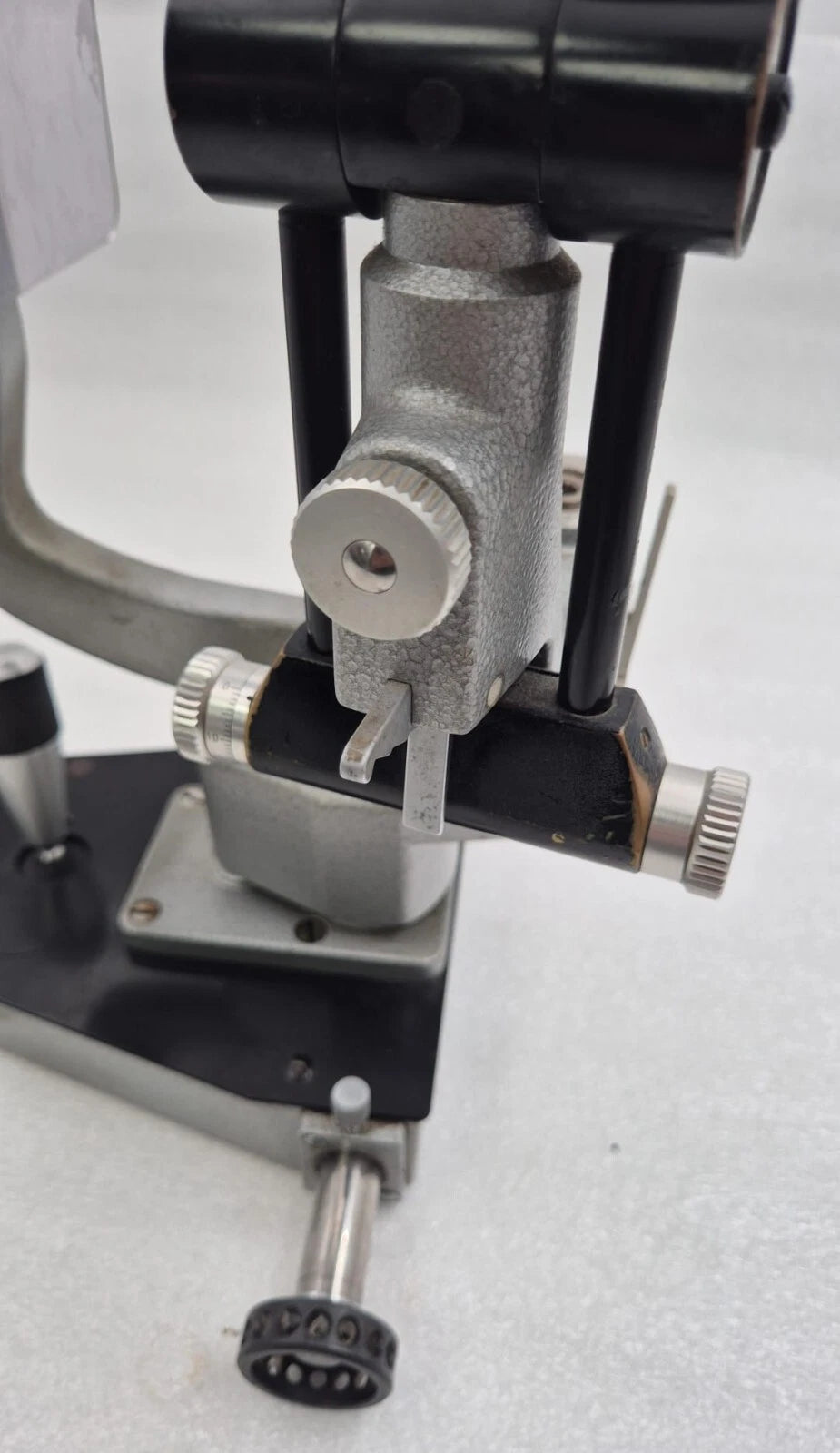 Haag Streit 900 pivot joint assembly close-up