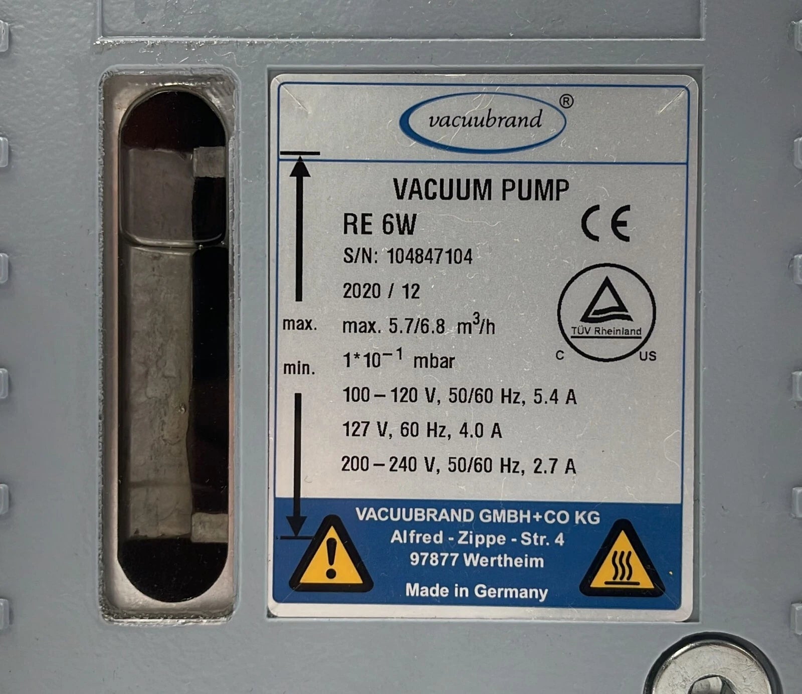 Vacuubrand RE 6W specification label close-up