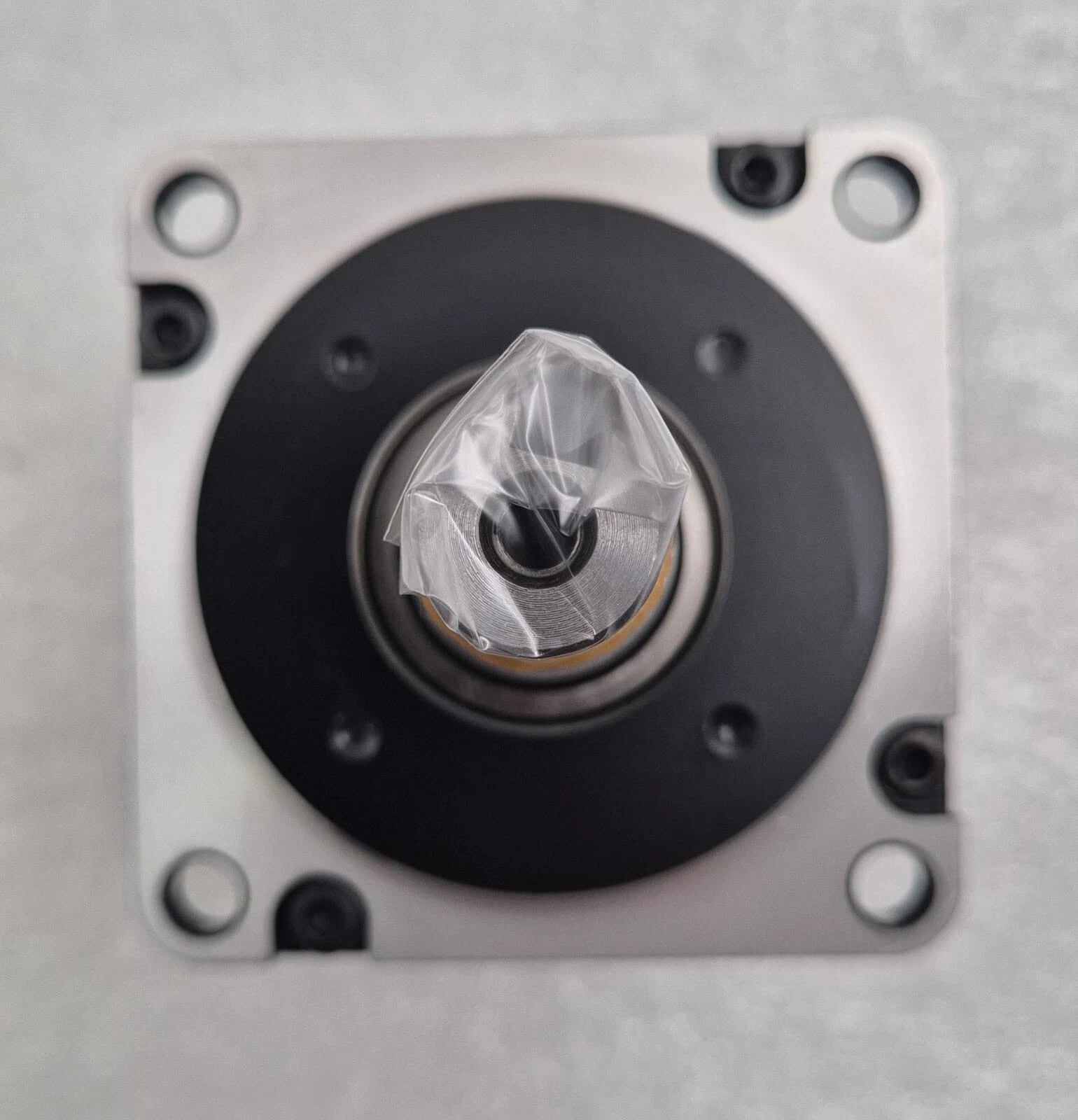 NEW - YASKAWA SGM7J-02AFA61 AC SERVO MOTOR 200V PH-3 1.6A 250Hz