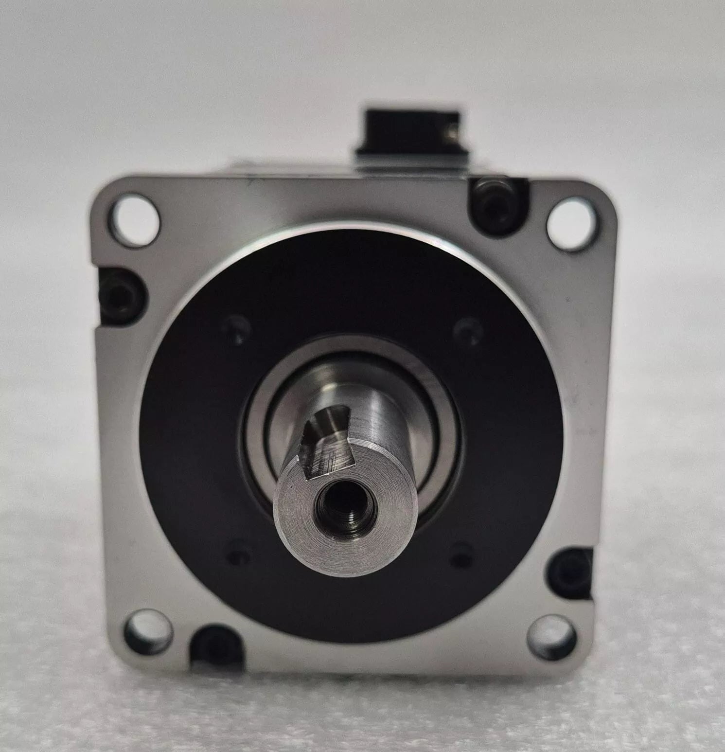 YASKAWA SGM7J-04A6A61 AC SERVO MOTOR