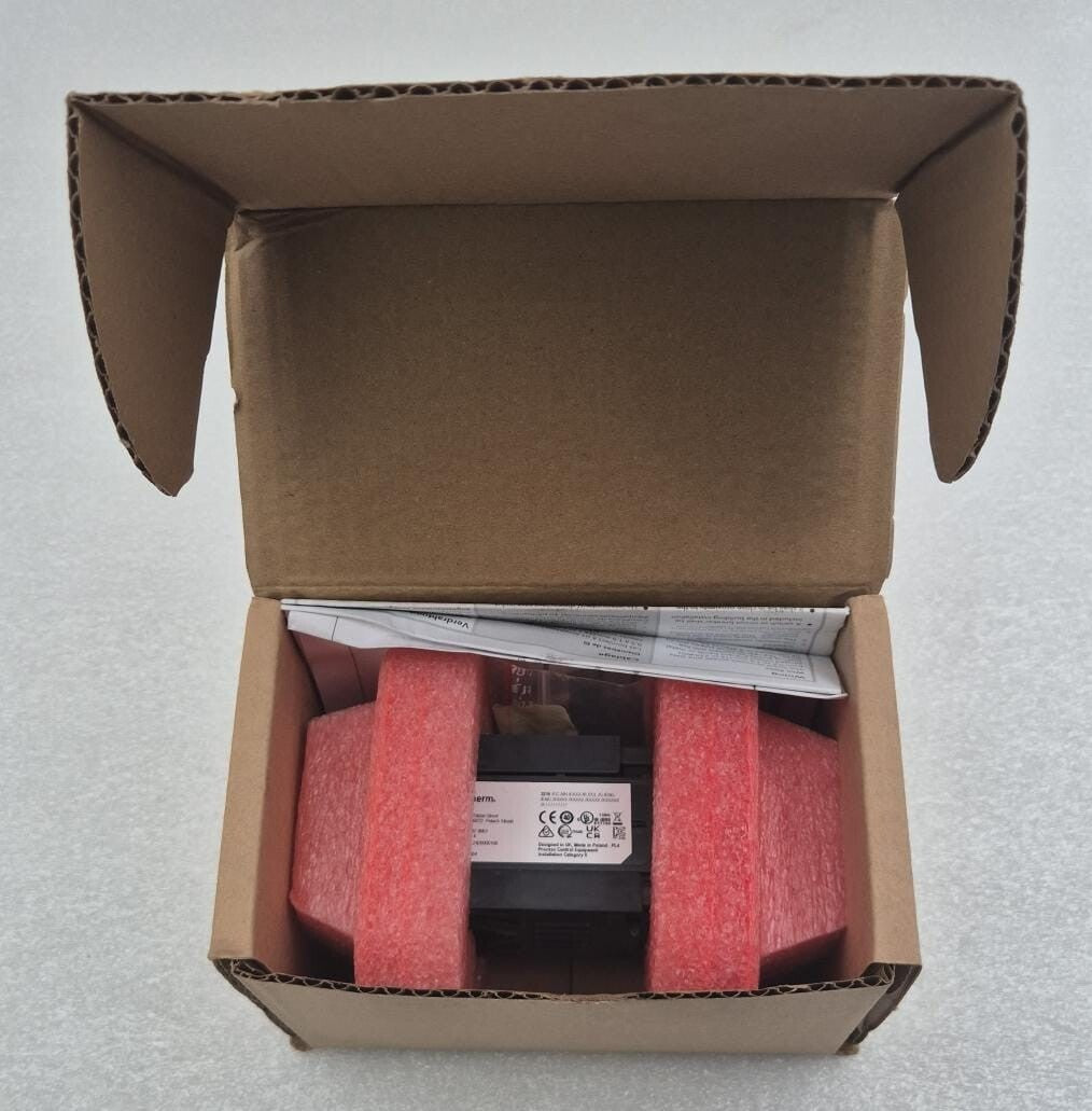 NEW - Schneider Eurotherm EPC 3016 Process & Temperature Controller