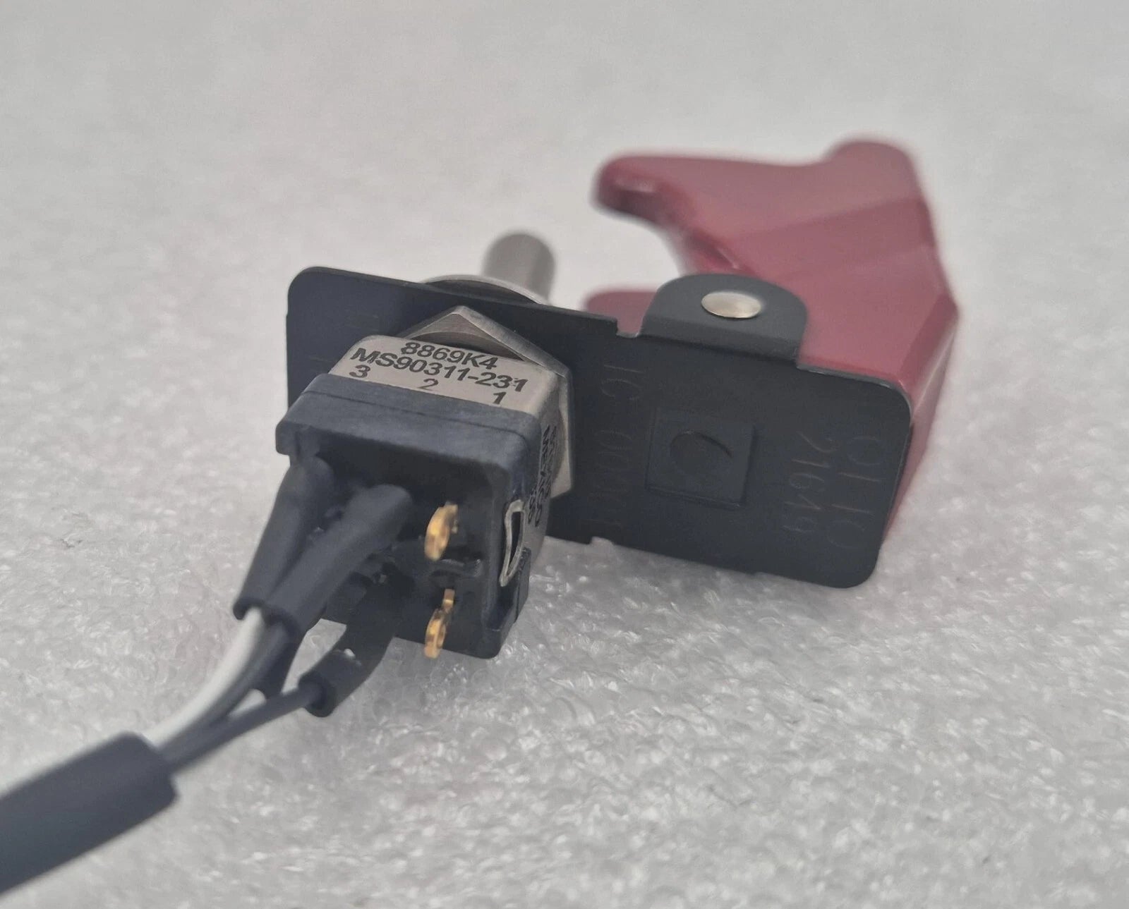 EATON Cuttler-Hummer MS90311-231 8869K4 Mini Toggle Switch W/ Safety Catch *NEW*