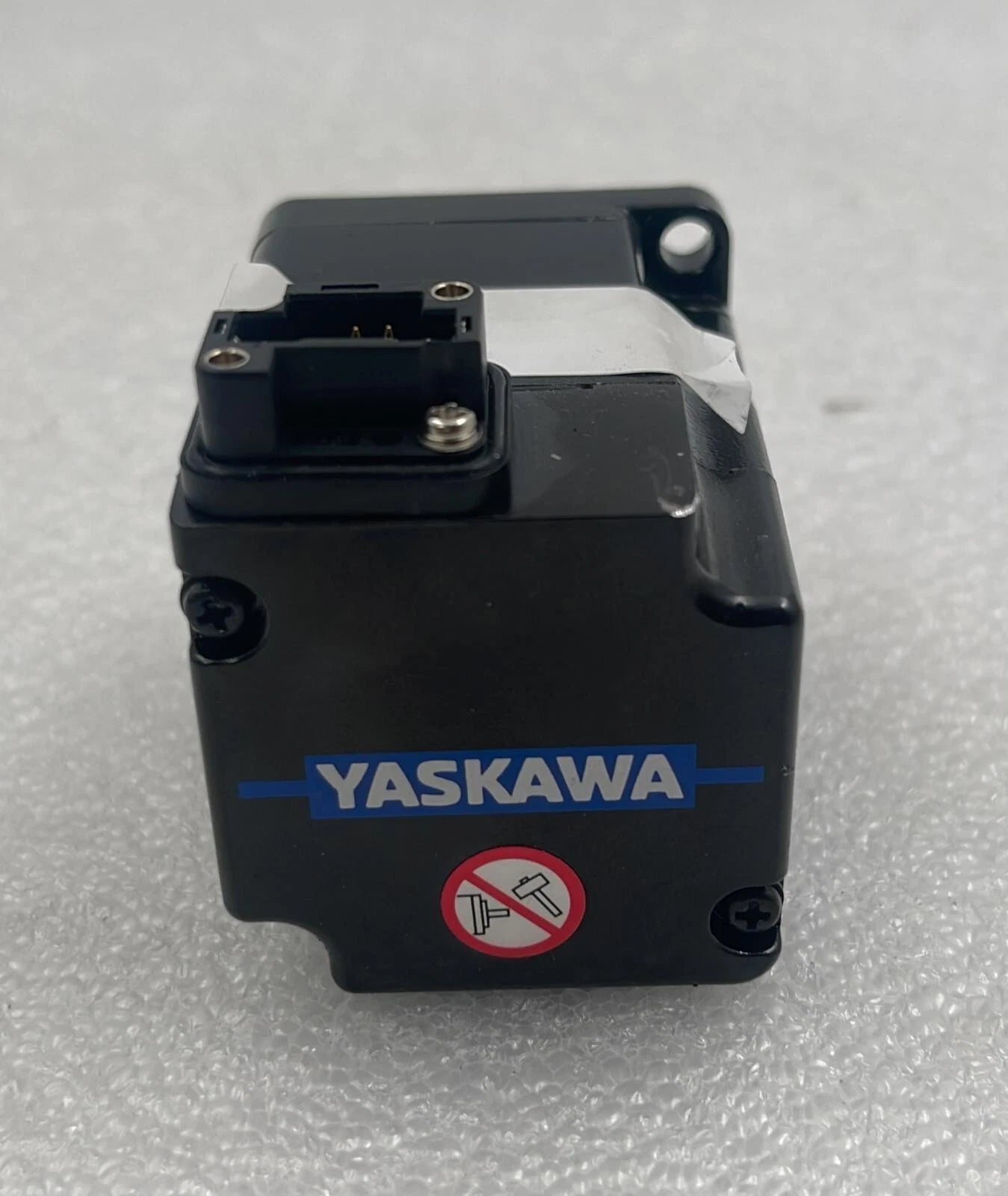 YASKAWA SGM7J-A5AFA61 AC SERVO MOTOR