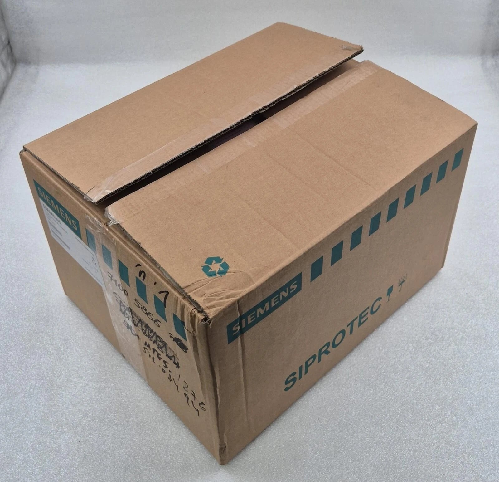 *NEW* SIEMENS SIPROTEC 7SJ82 P1J51554 Overcurrent Protection