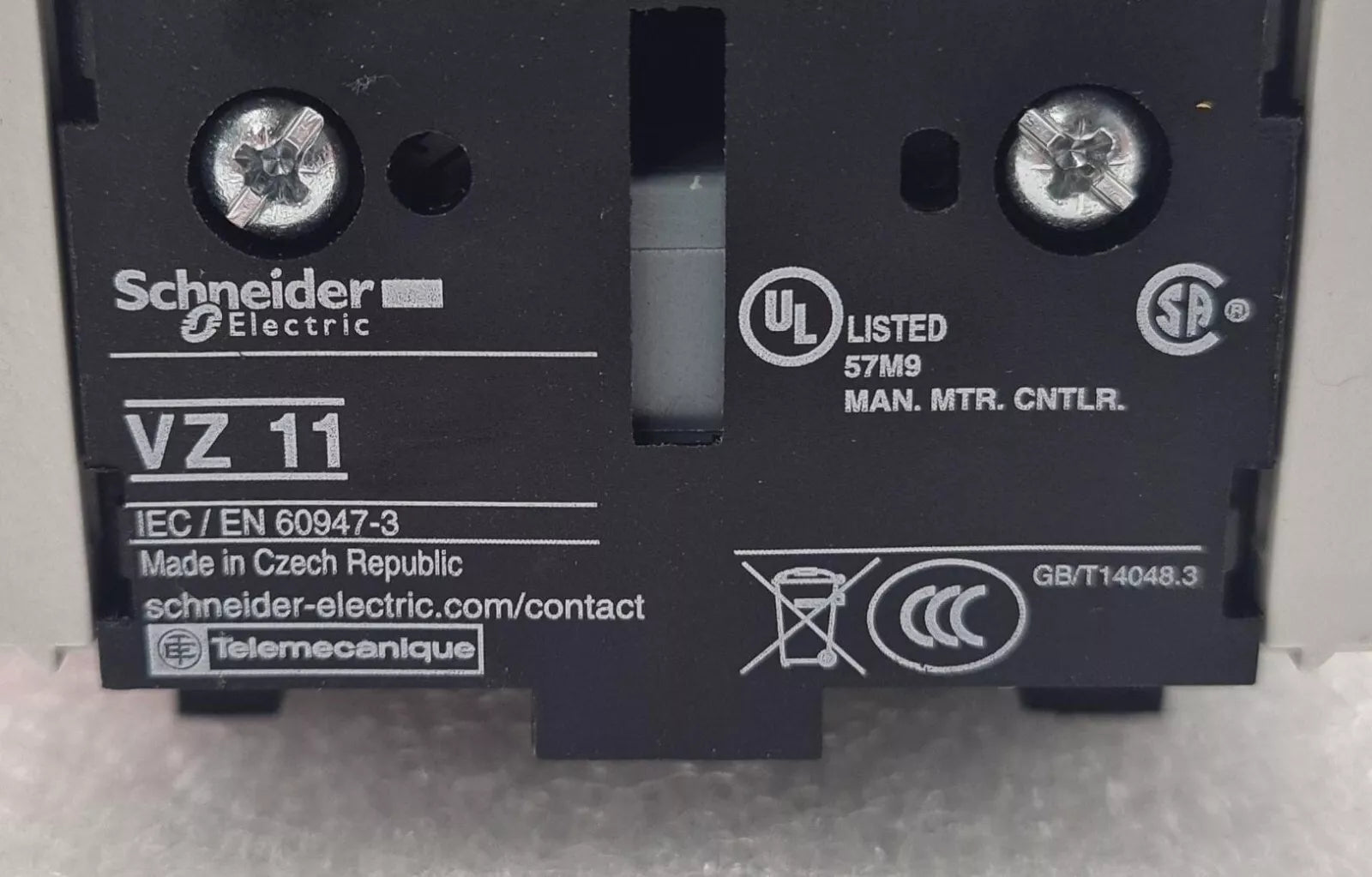 Schneider Electric V1 IEC / EN 60947-3 Main Emergency On Off Switch 32A W/ VZ 11
