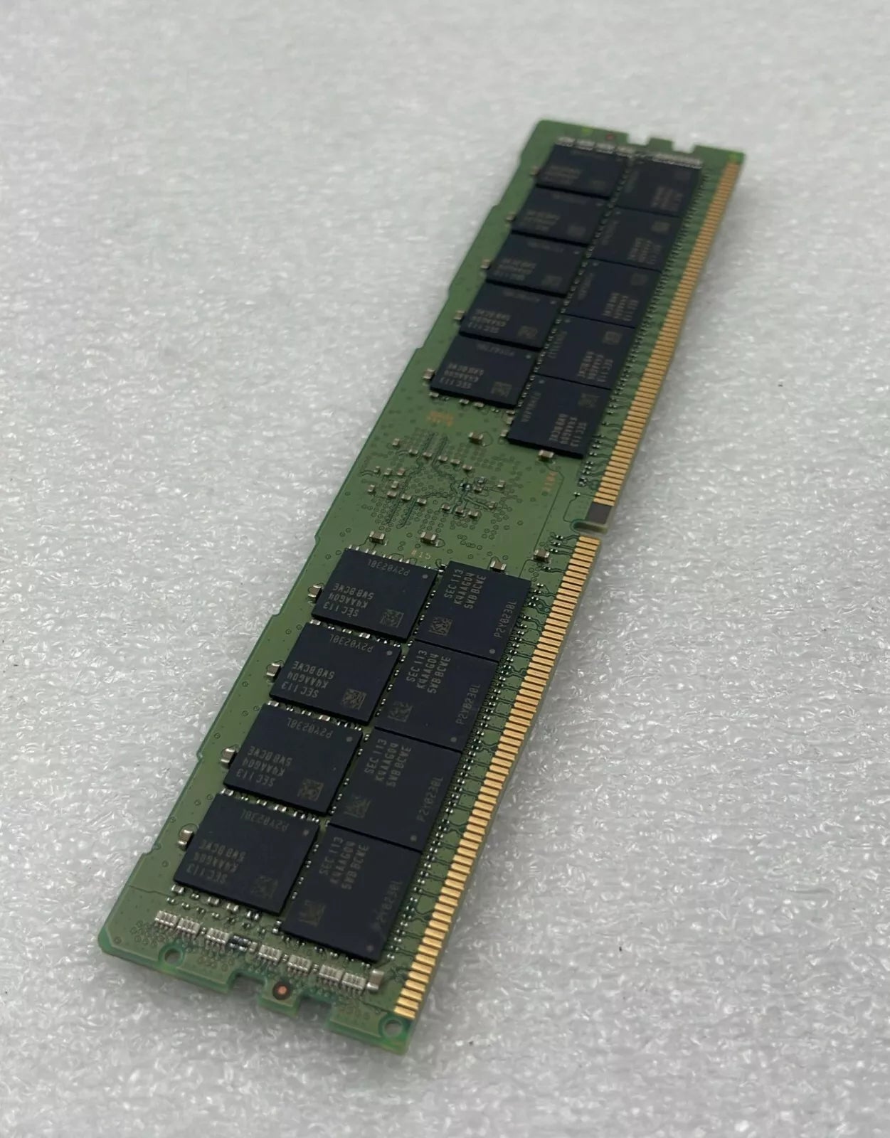 Samsung 64GB 2Rx4 PC4-3200AA M393A8G40BB4-CWEBY Server Memory RAM