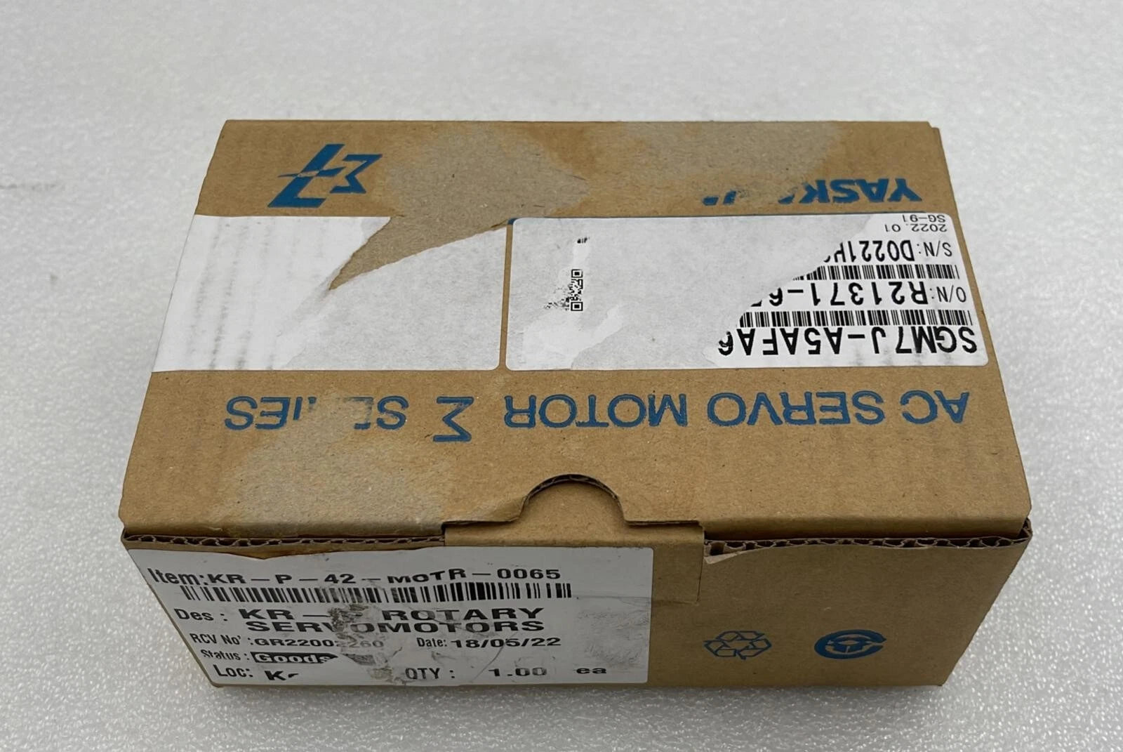 **NEW** YASKAWA SGM7J-A5AFA61 AC SERVO MOTOR