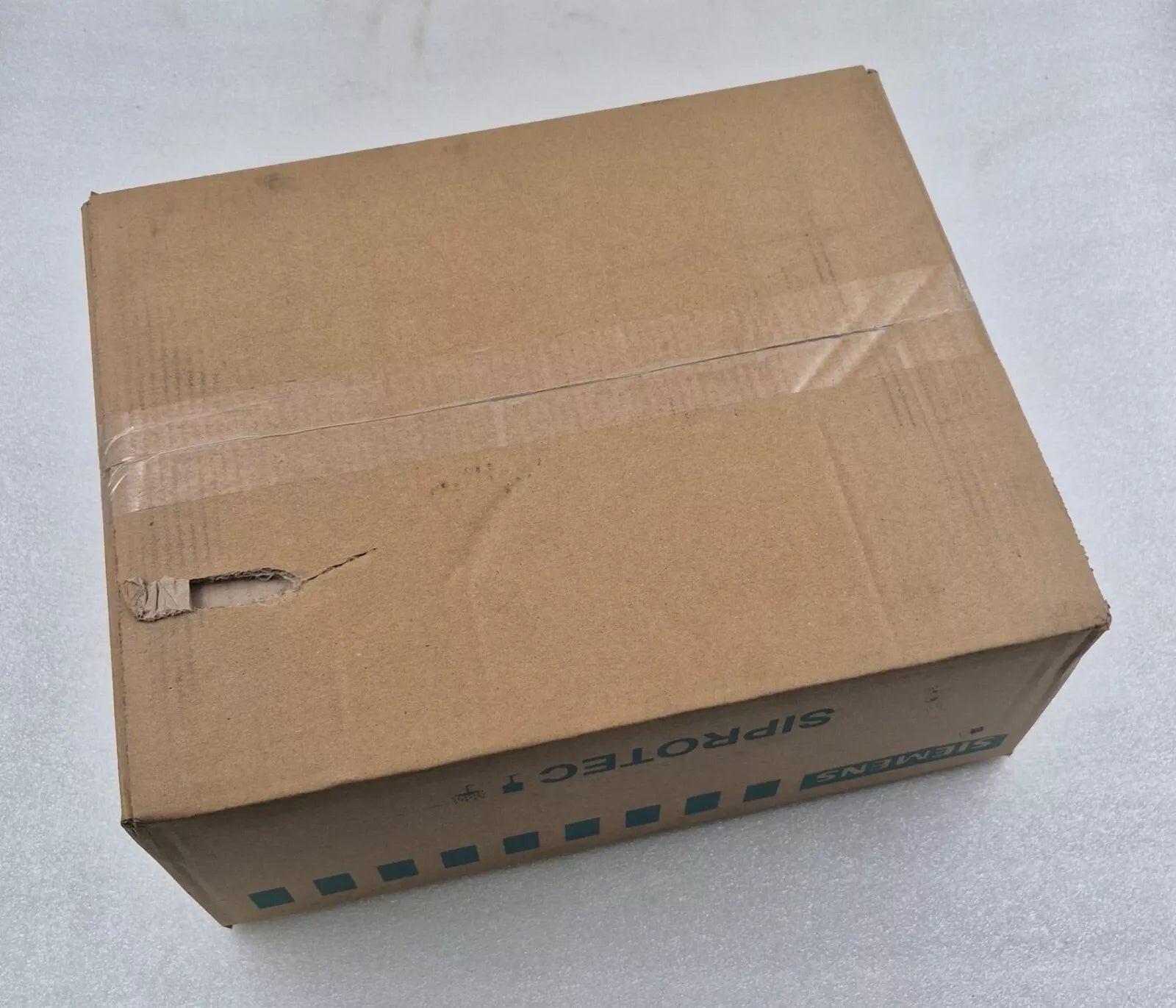 SIEMENS 7SJ8011-1EB90-1FA0/DD CC OVERCURRENT PROTECTION Relay SIPROTEC *SEALED*