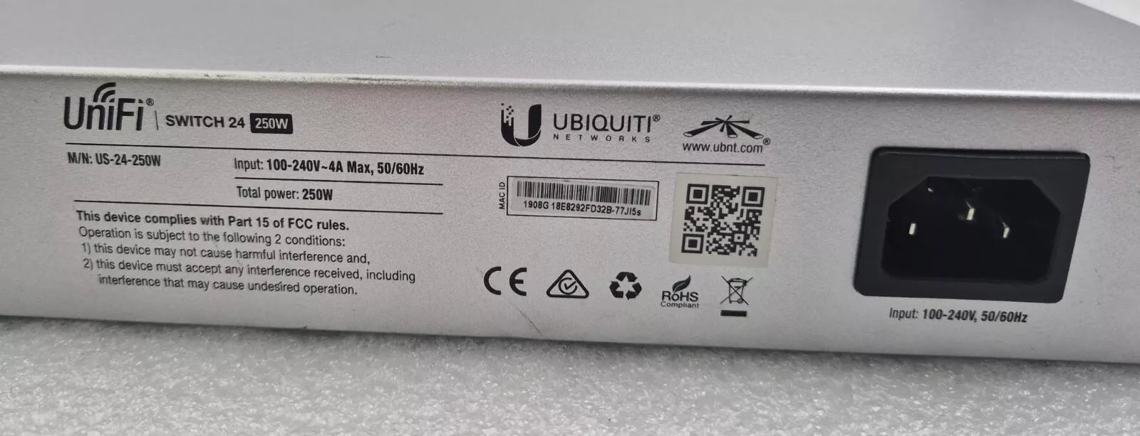 UBIQUITI NETWORKS UniFi US-24-250W 24-Port Rack Mountable Ethernet Switch 250W