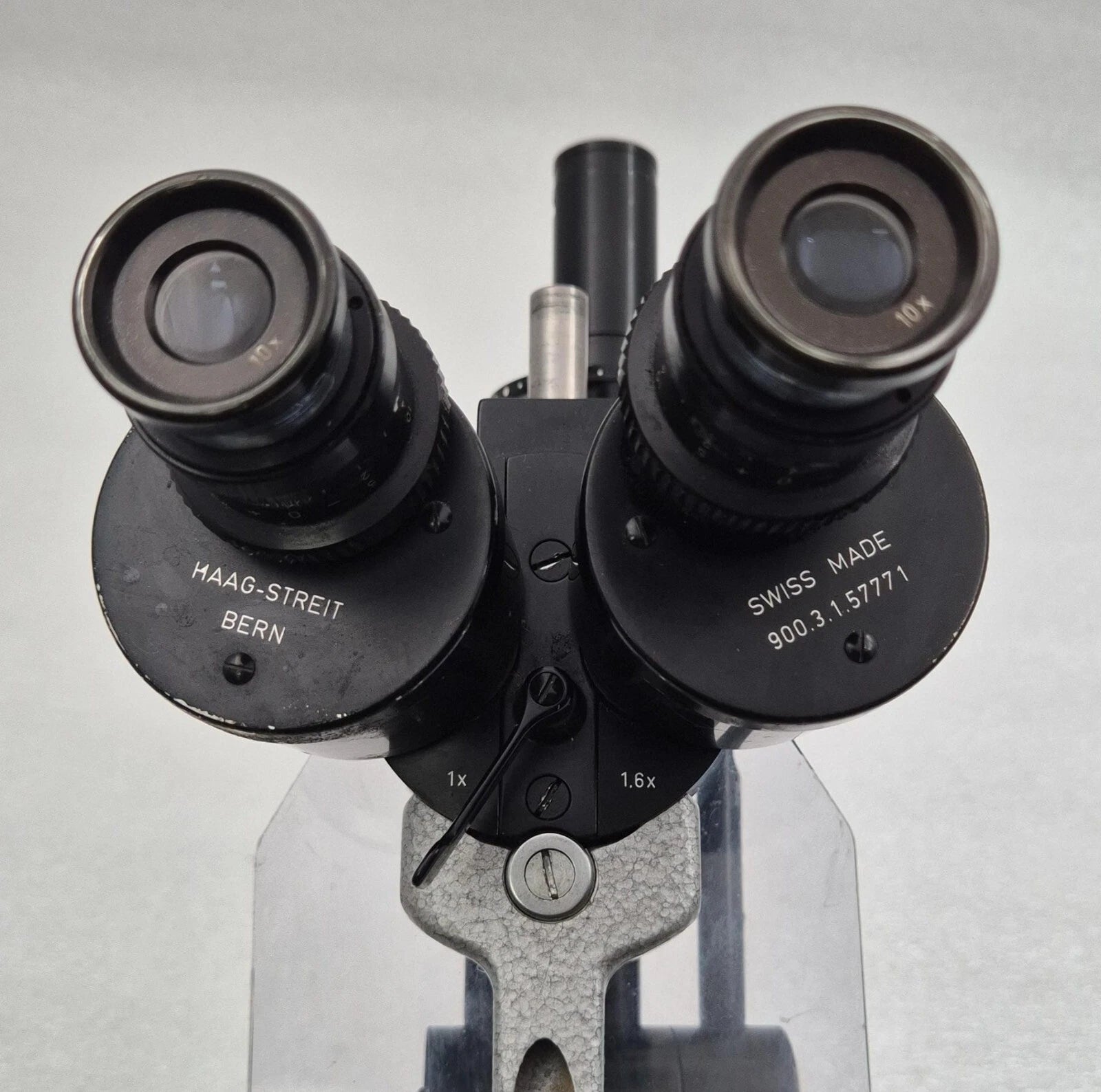Haag Streit 900 binocular eyepieces close-up
