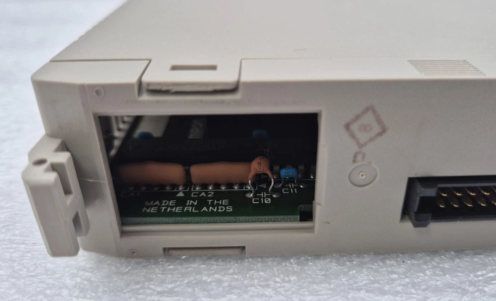 OMRON C200H-OC226N Output Unit