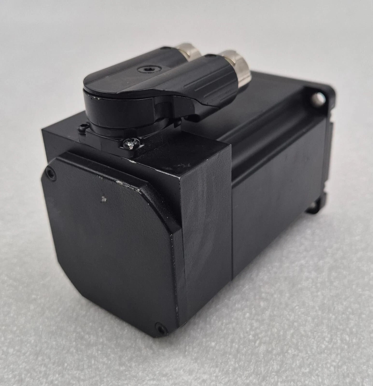 B&R Automation 8LVA23.B1015D000-0 Synchronous Servo Motor