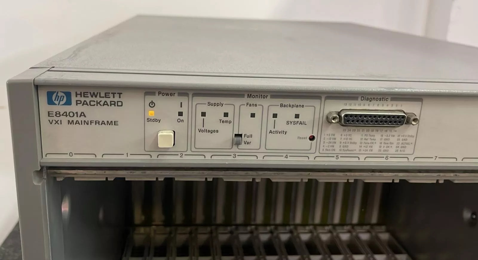 HP Agilent 75000 Series-C VXI Mainframe E8401A