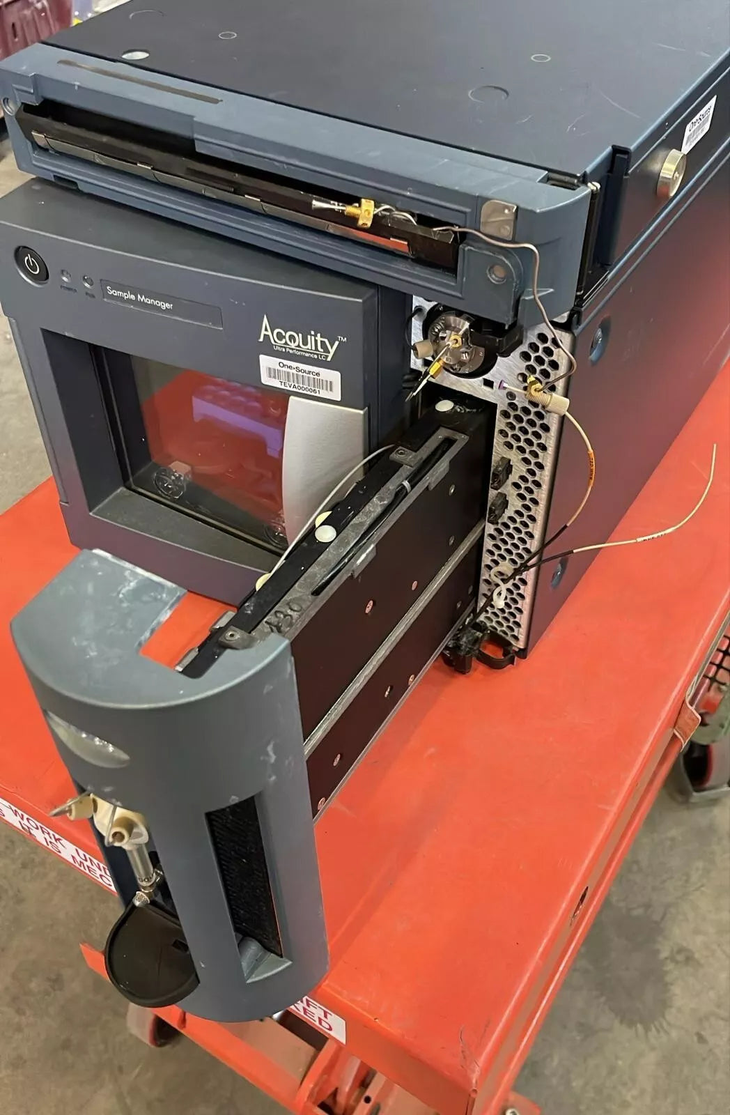 Waters Acquity Sample Manager UPLC 186015006 W/ Temperature Column Heater *AS IS