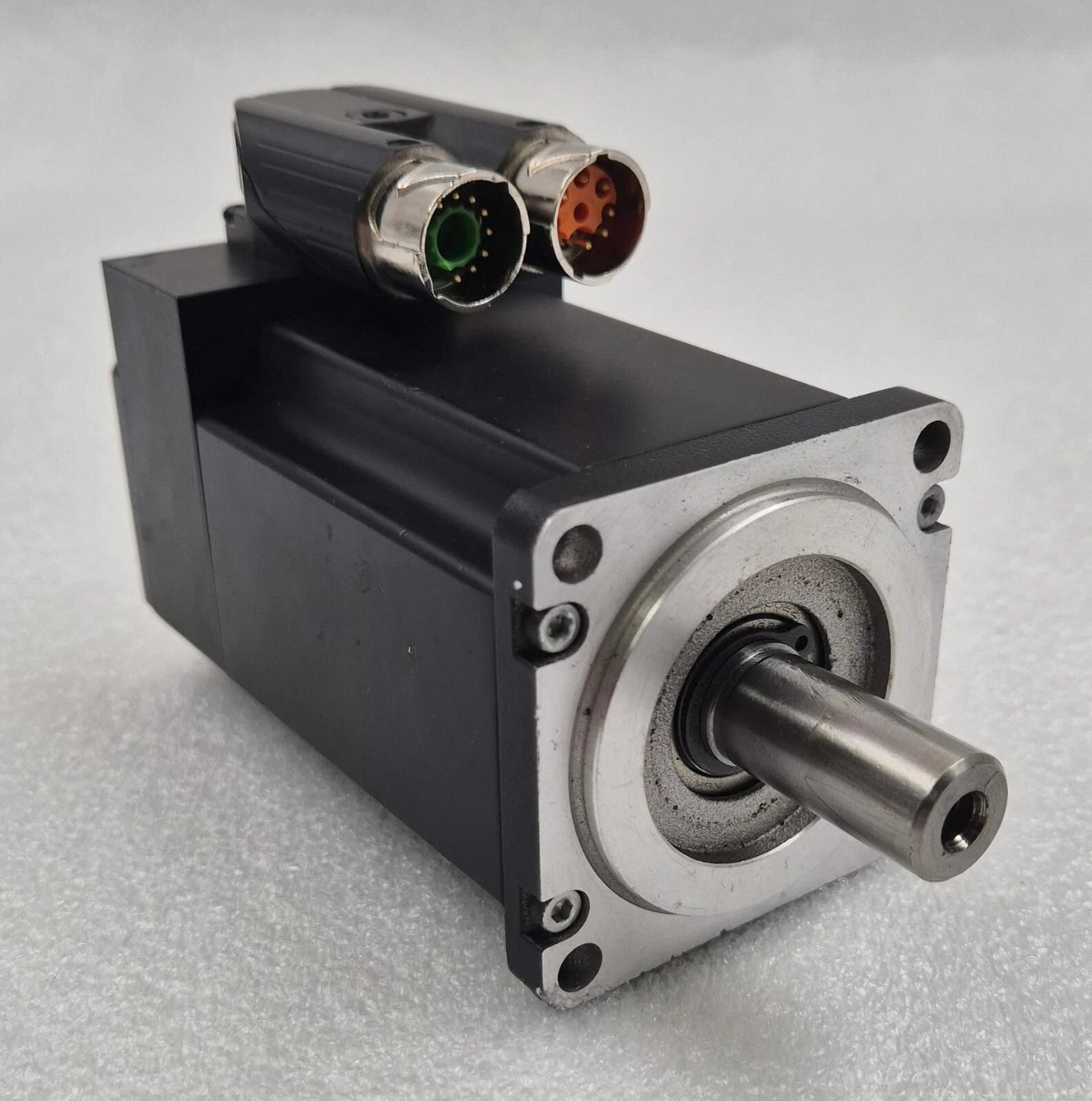 B&R Automation 8LVA23.B1015D000-0 Synchronous Servo Motor