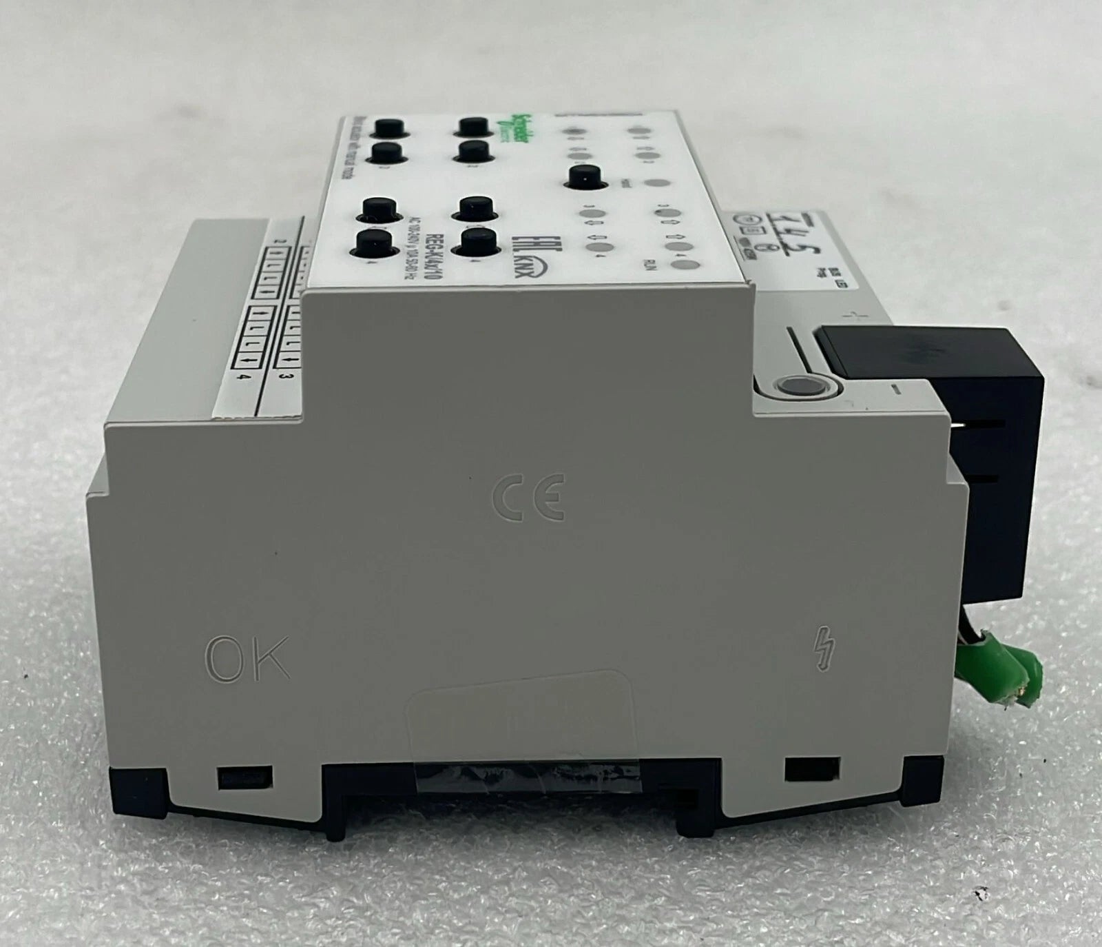 Schneider  MTN649804 Blind actuator with manual mode REG/K/4x/10 AC100-240V