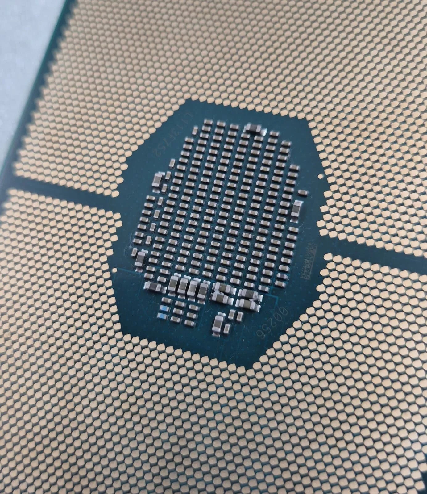 Intel Xeon Gold 6226R SRGZC 2.90GHZ 16-Core CPU Processor