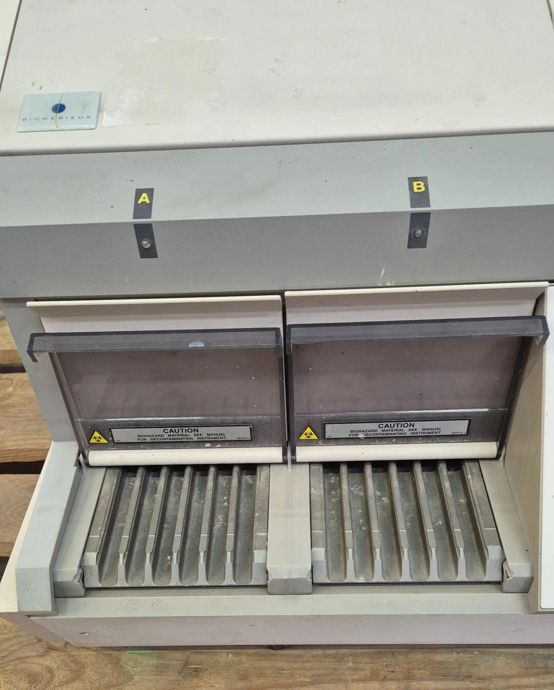 Biomerieux MINI VIDAS 12 Compact Immunoassay Microbial Analyzer **AS-IS**