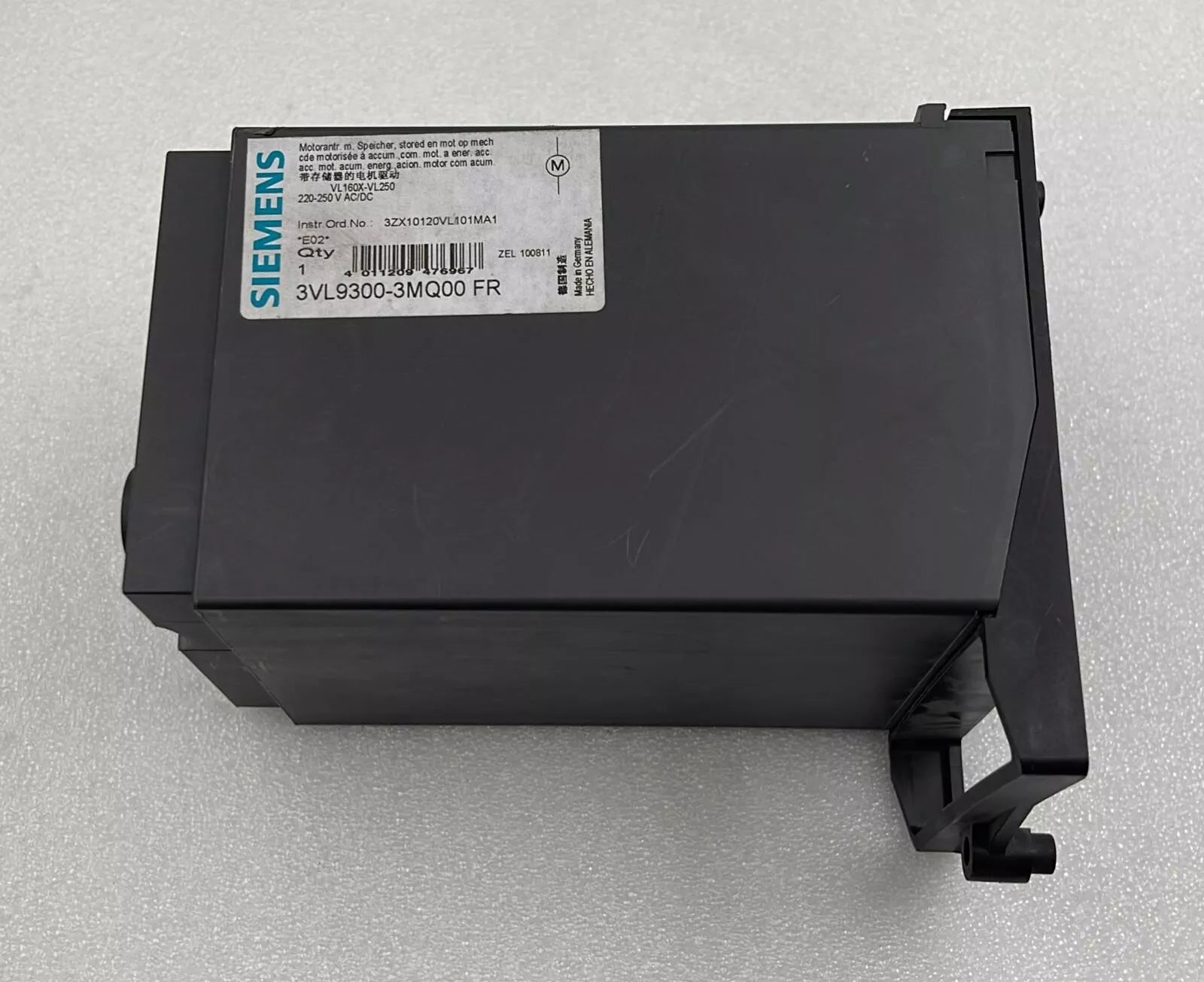 SIEMENS 3VL9300-3MQ00 FR Remote Operator Motor Drive Spring-Loaded Circuit Break