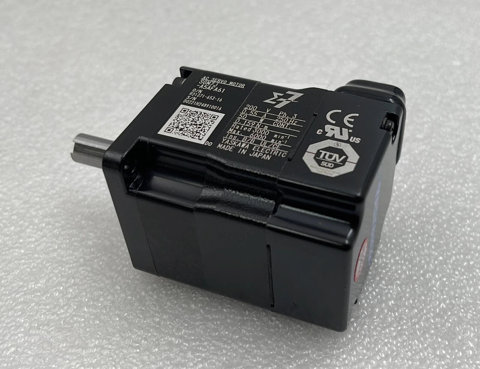**NEW** YASKAWA SGM7J-A5AFA61 AC SERVO MOTOR