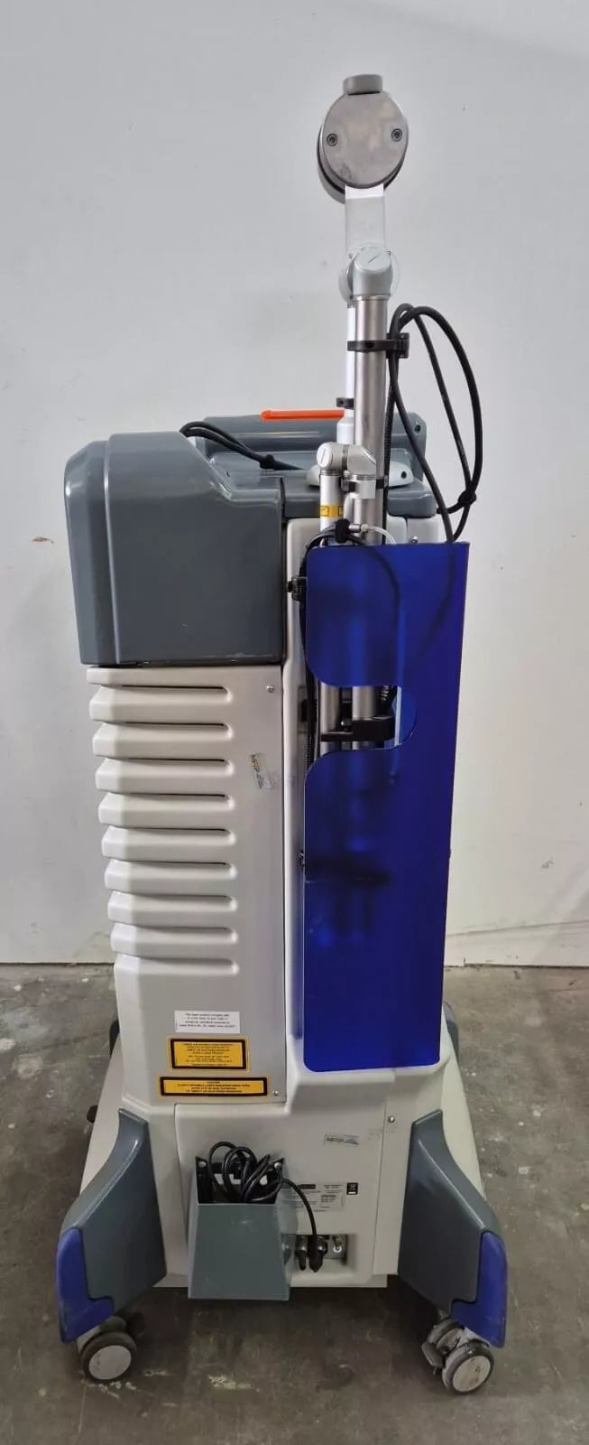 DEKA Smartxide2 M103P1 C60 MonaLisa Touch CO2 laser system with articulated arm and touchscreen interface