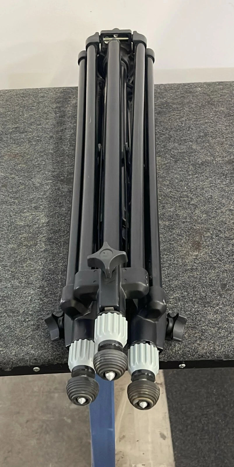 Manfrotto 028B Camera Tripod 3-Section TRIMAN CAMERA TRPD BLK W/O HD