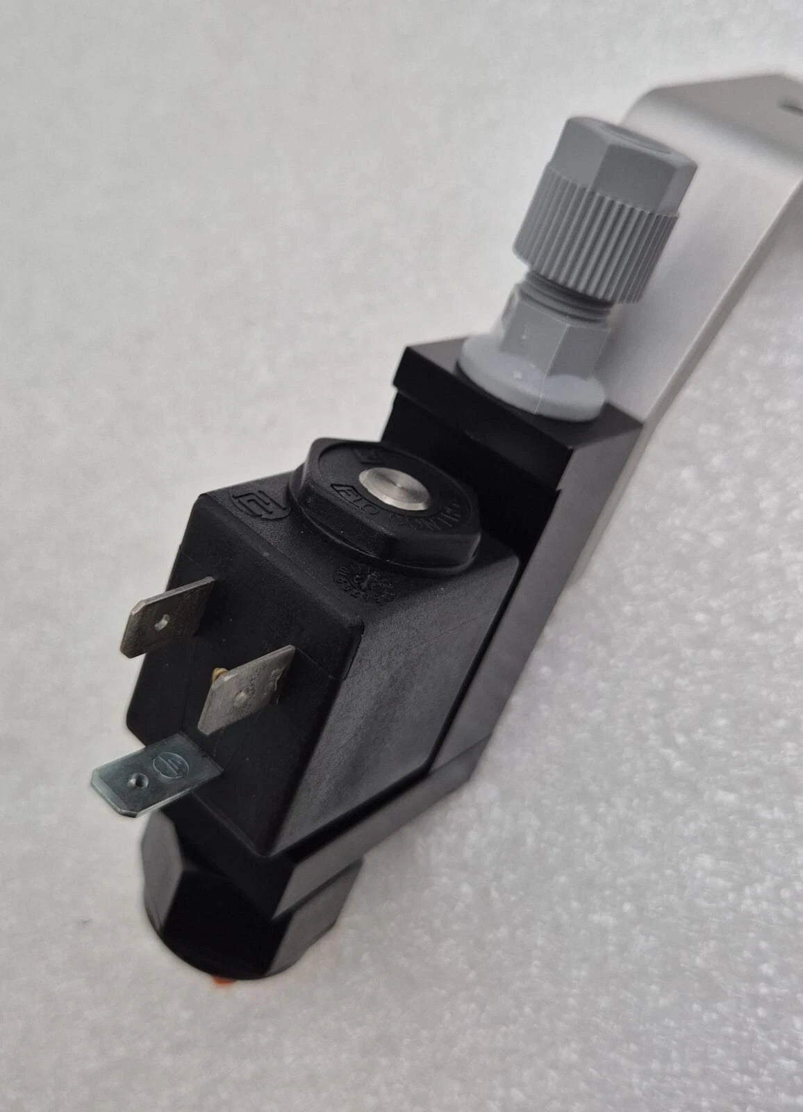 [LOT 2] FLO CONTROL 619000/471 Solenoid Valve 24V & TEEJET 11001VS Nozzle