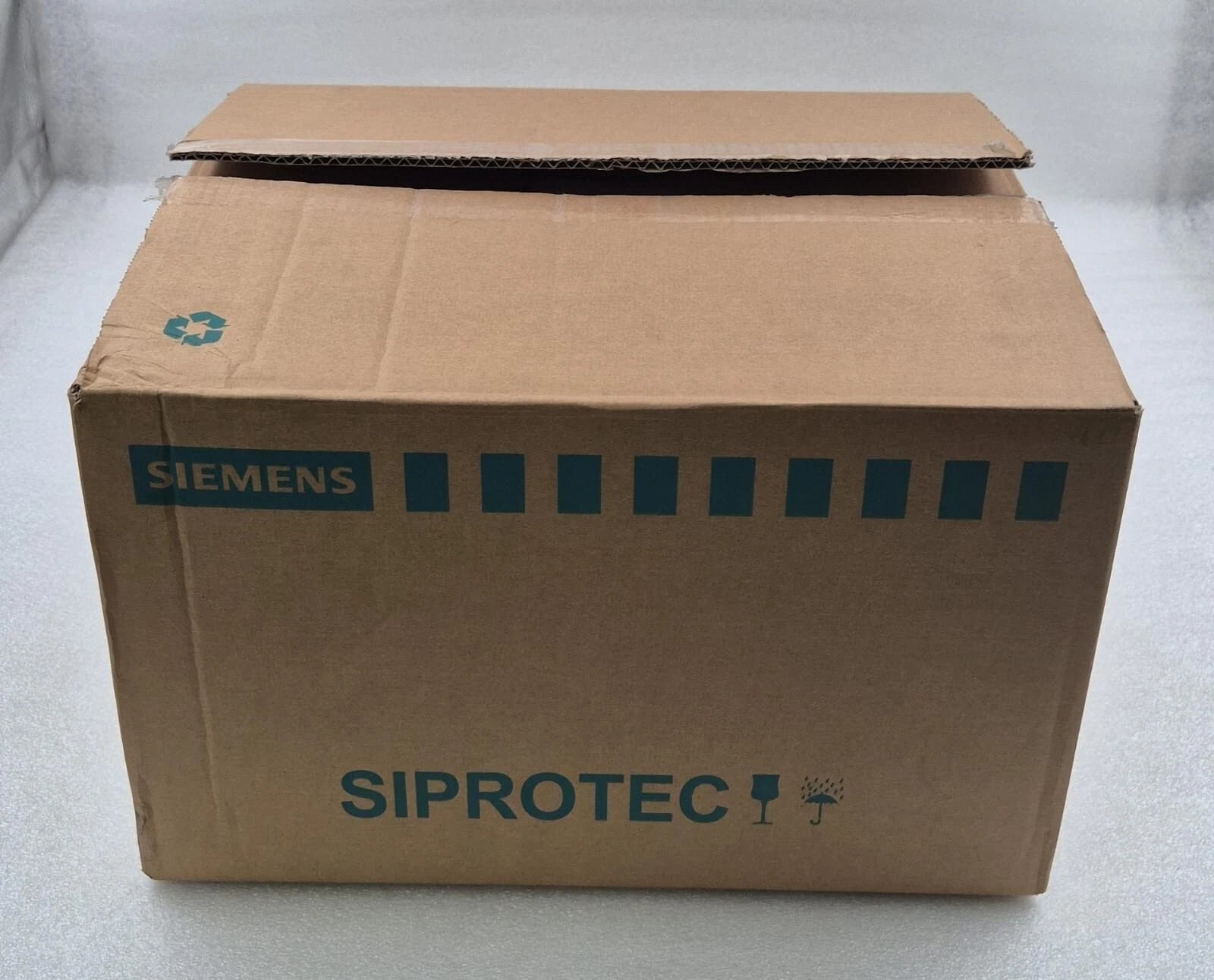 *NEW* SIEMENS SIPROTEC 7SJ82 P1J51554 Overcurrent Protection