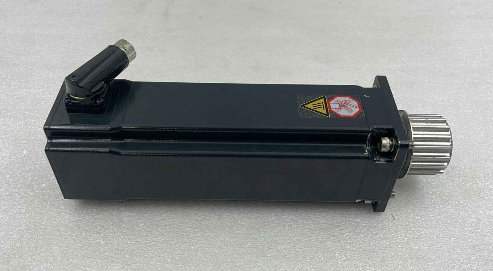 BECKHOFF AM8033-1F21-0000 Servo Motor 6000rpm 1.7kW 24VDC