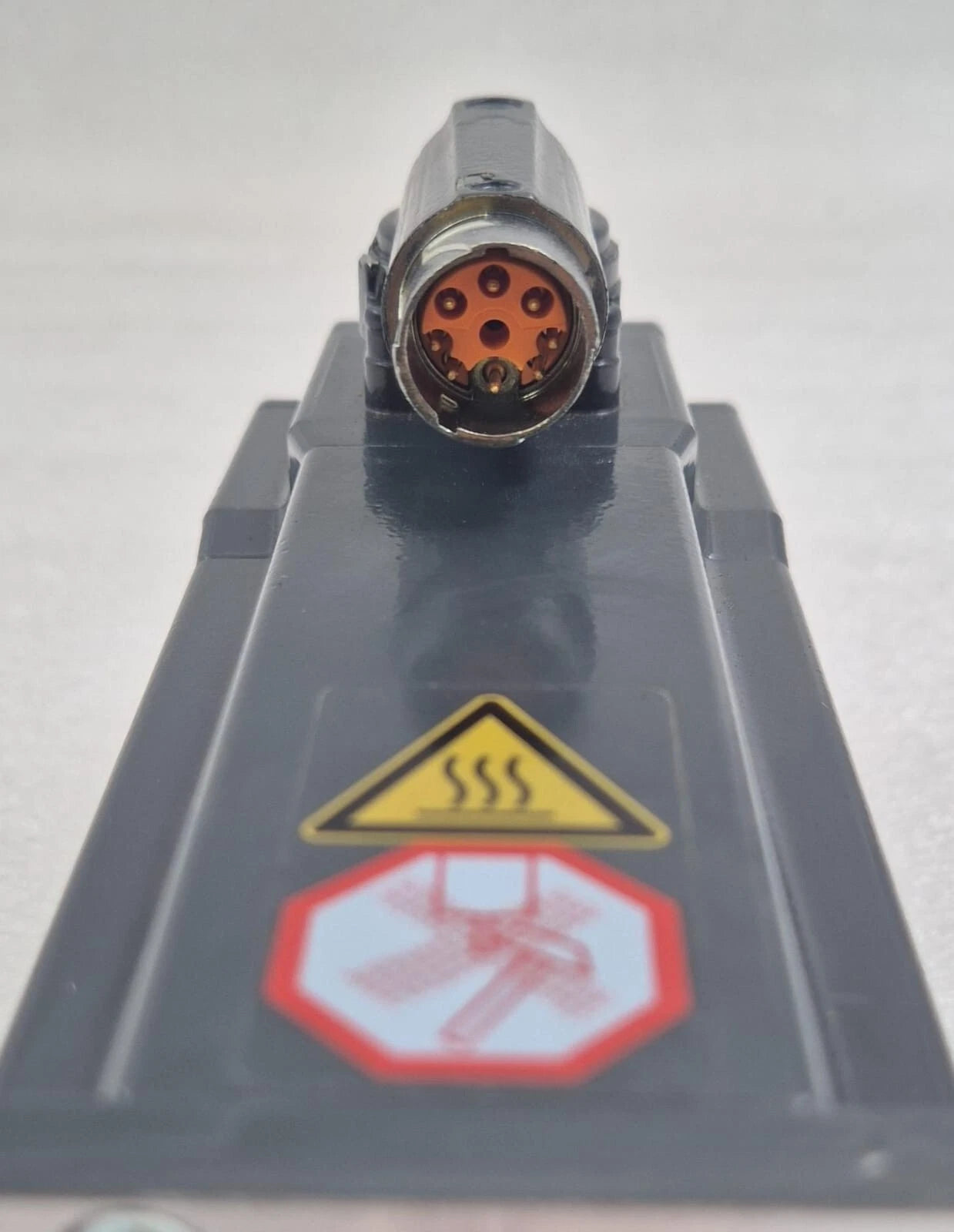 BECKHOFF AM8121-0F21-0000 Servo Motor 3000rpm 0.16kW 24VDC