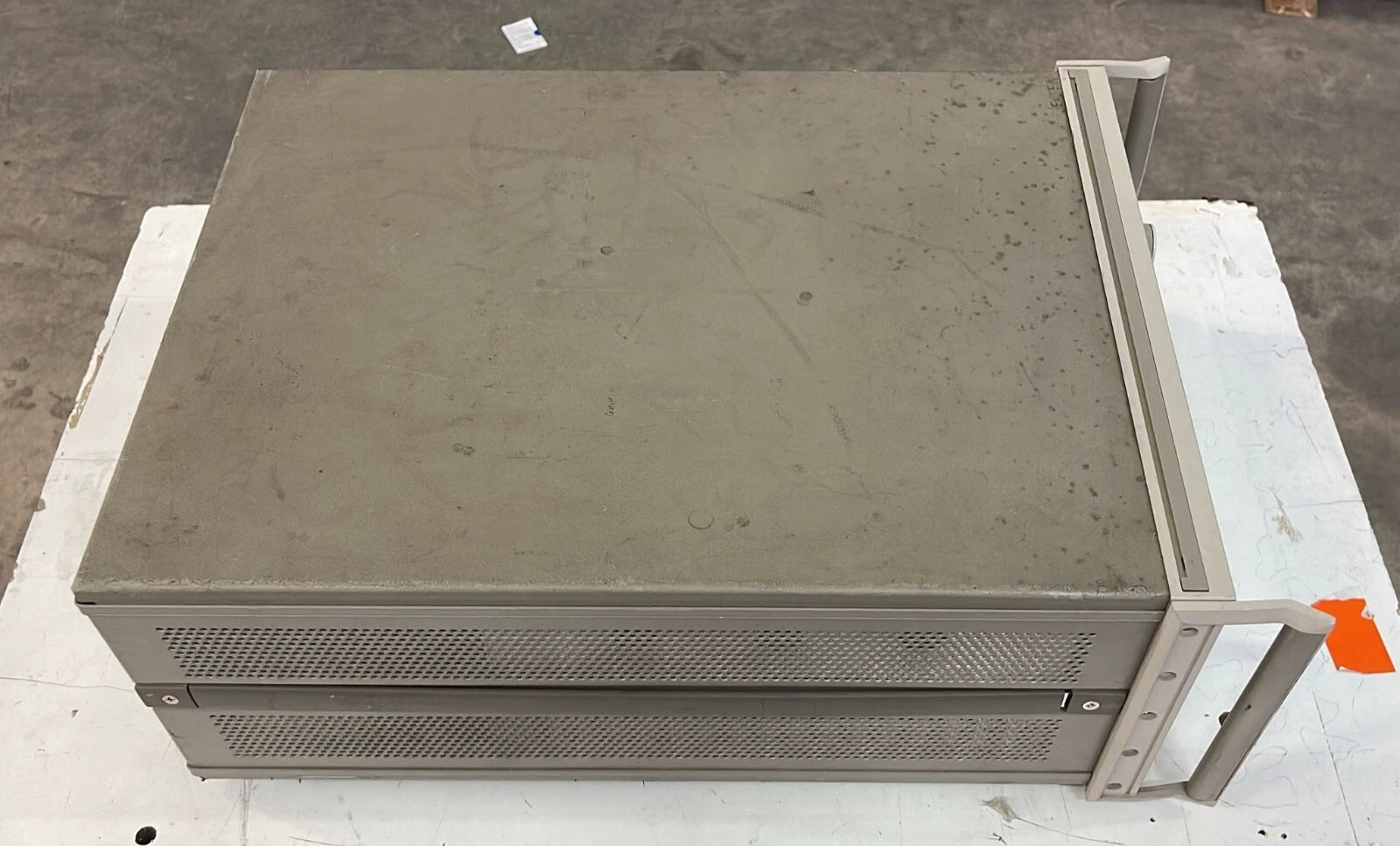 HP 3562A dynamic signal analyzer frequency analysis instrument