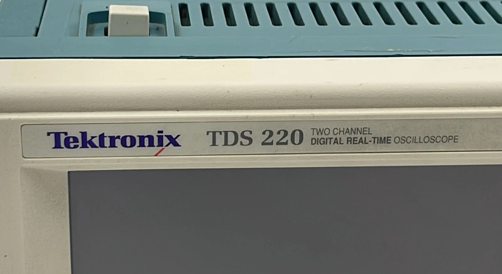 Tektronix TDS 220 Two-Channel Digital Real-Time Oscilloscope 100MHz 1GS/s