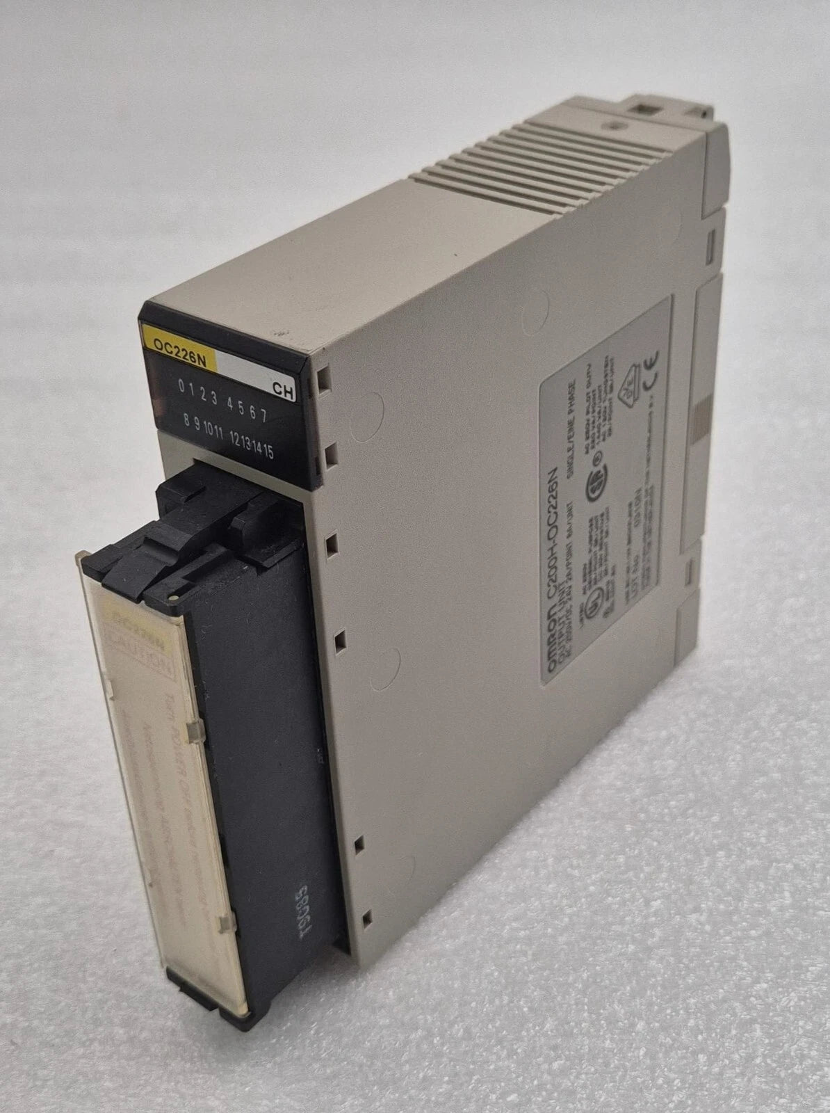 Omron C200H-OC226N PLC output unit