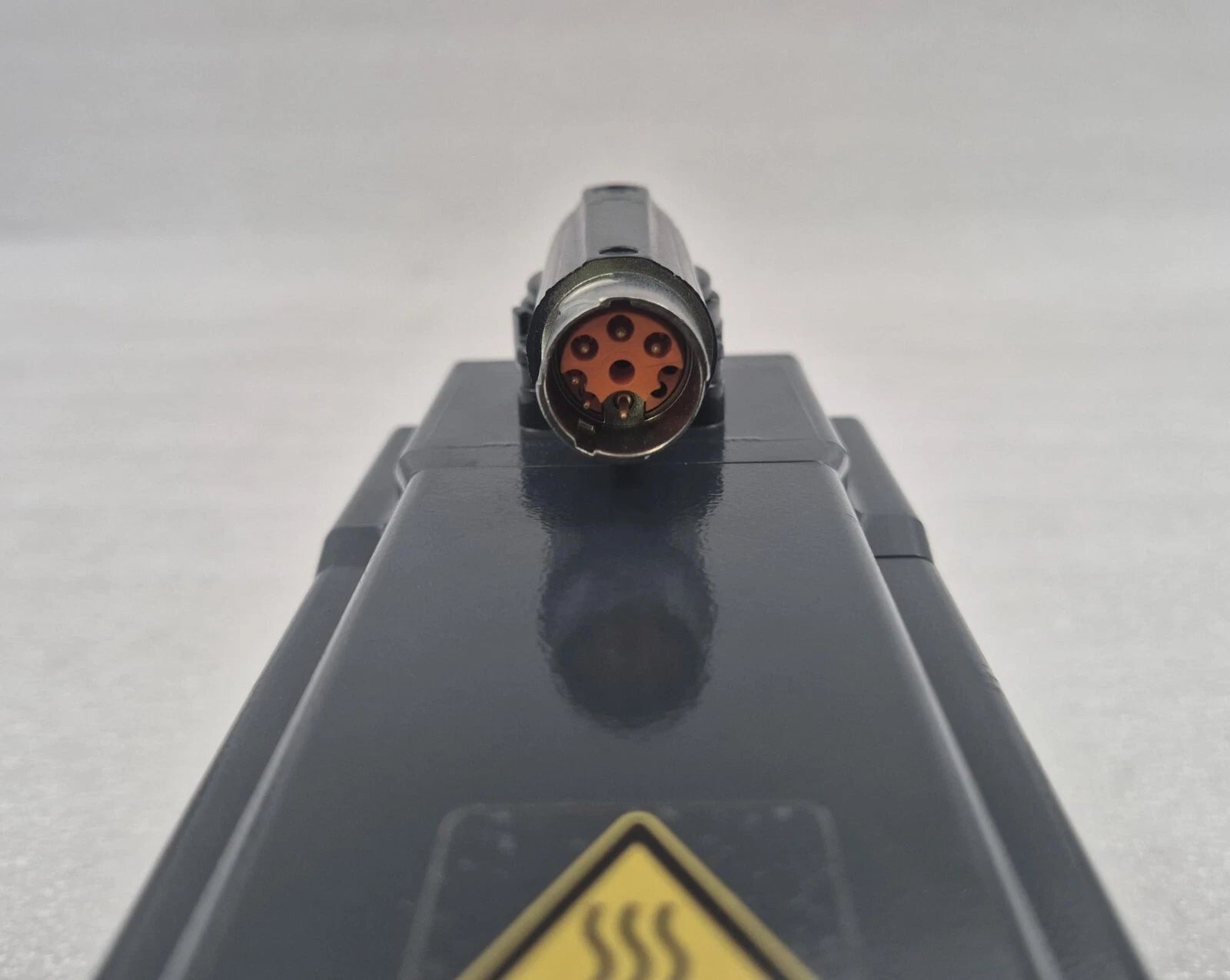 BECKHOFF AM8033-1F20-0000 Servo Motor 6000rpm 1.7kW 24VDC