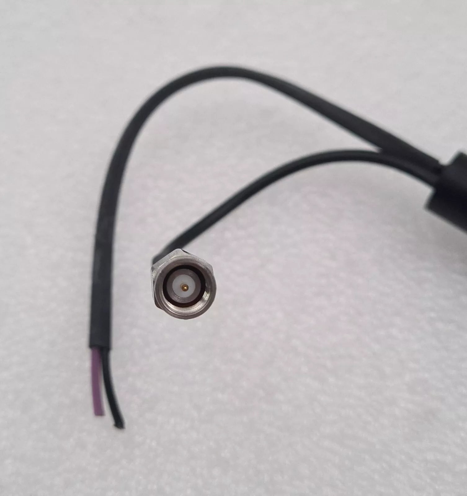 Hamamatsu Photomultiplier Tube R647P & D-Type Socket E849-35 Female