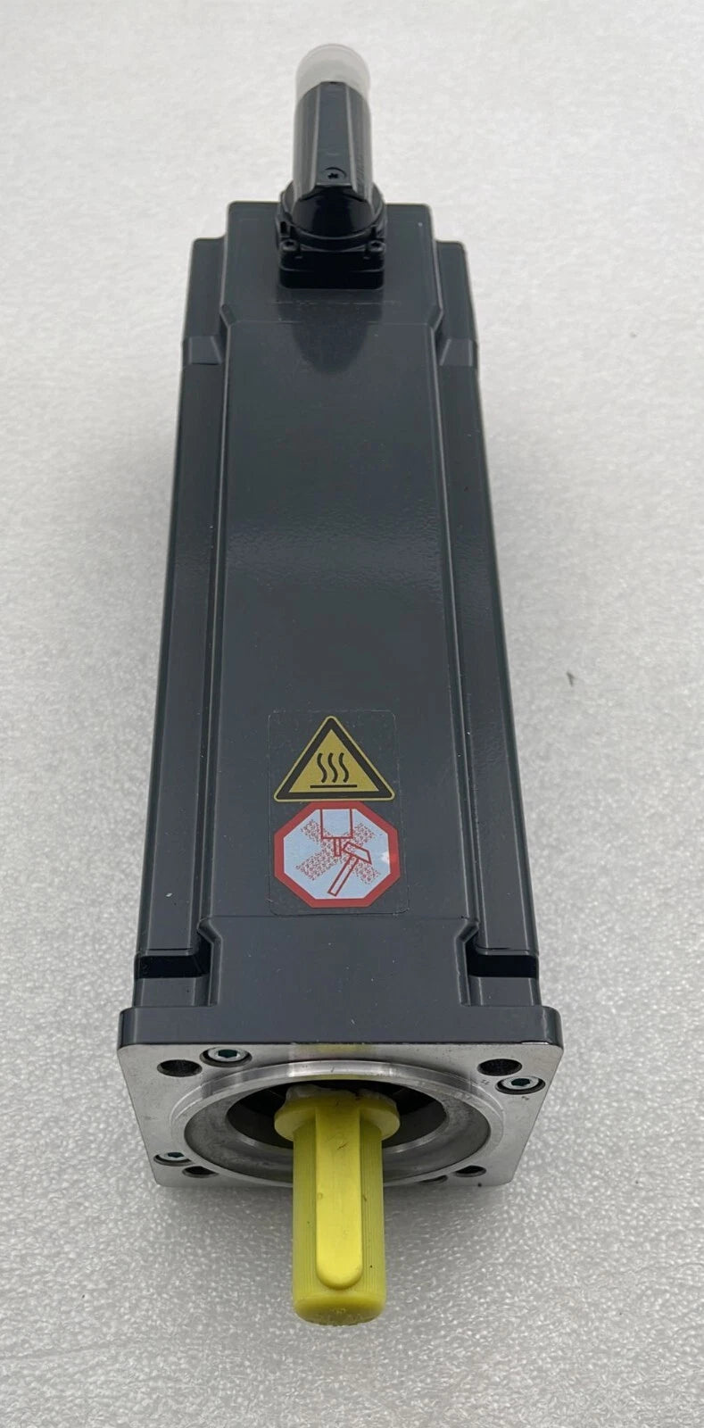 **NEW** BECKHOFF AM8033-1F21-0000 Servo Motor 6000rpm 1.7kW 24VDC