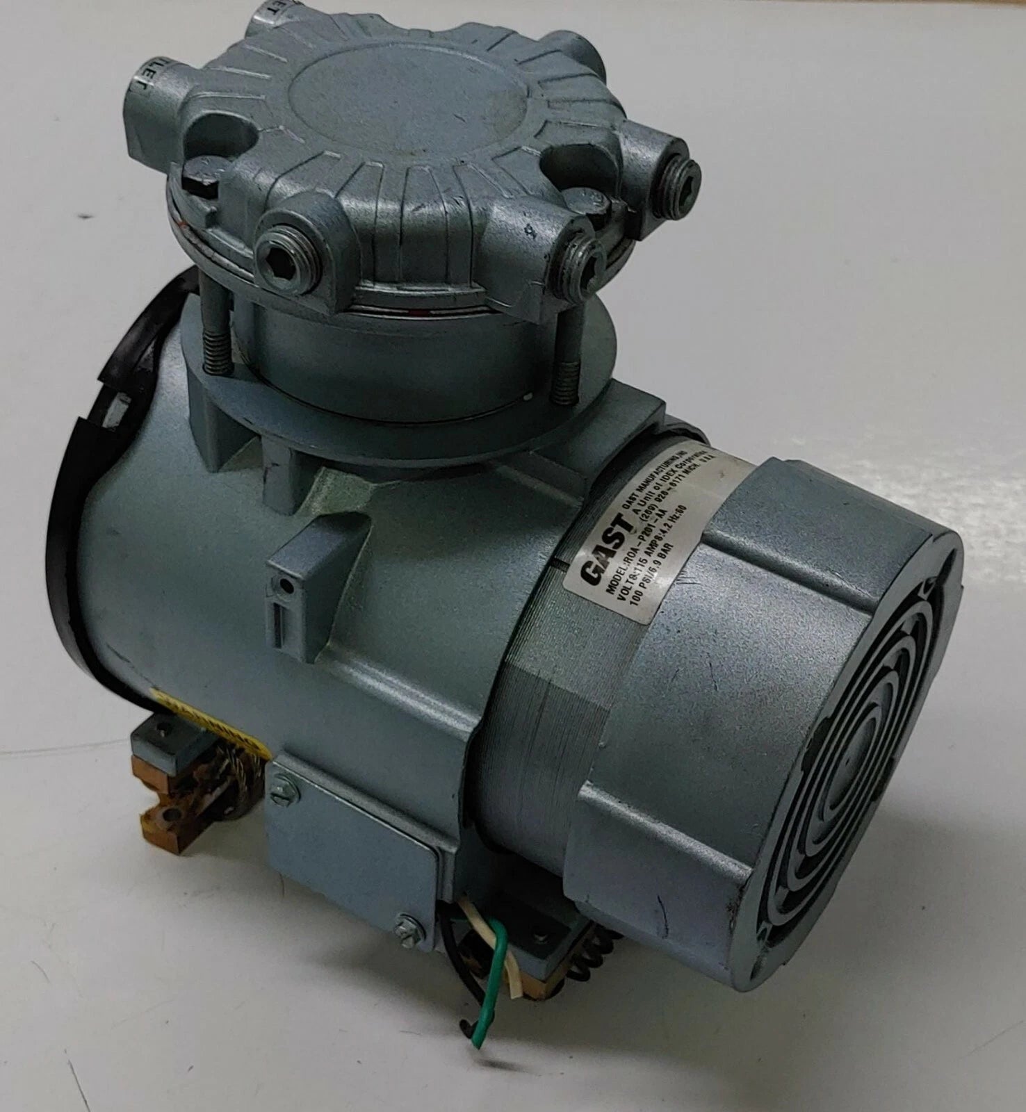 ROC-R GAST ROA-P201-AA 115V oil-less vacuum pump and air compressor