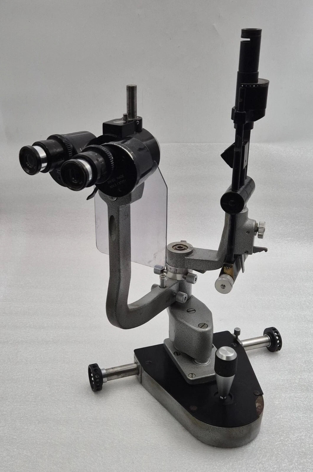 Haag Streit 900 slit lamp side profile view