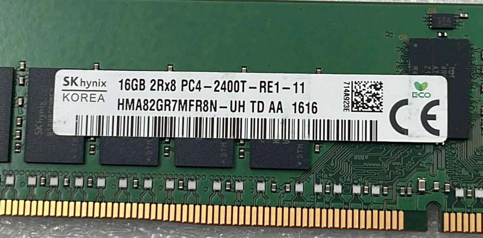 SK Hynix HMA82GR7MFR8N-UH DDR4 memory label close-up