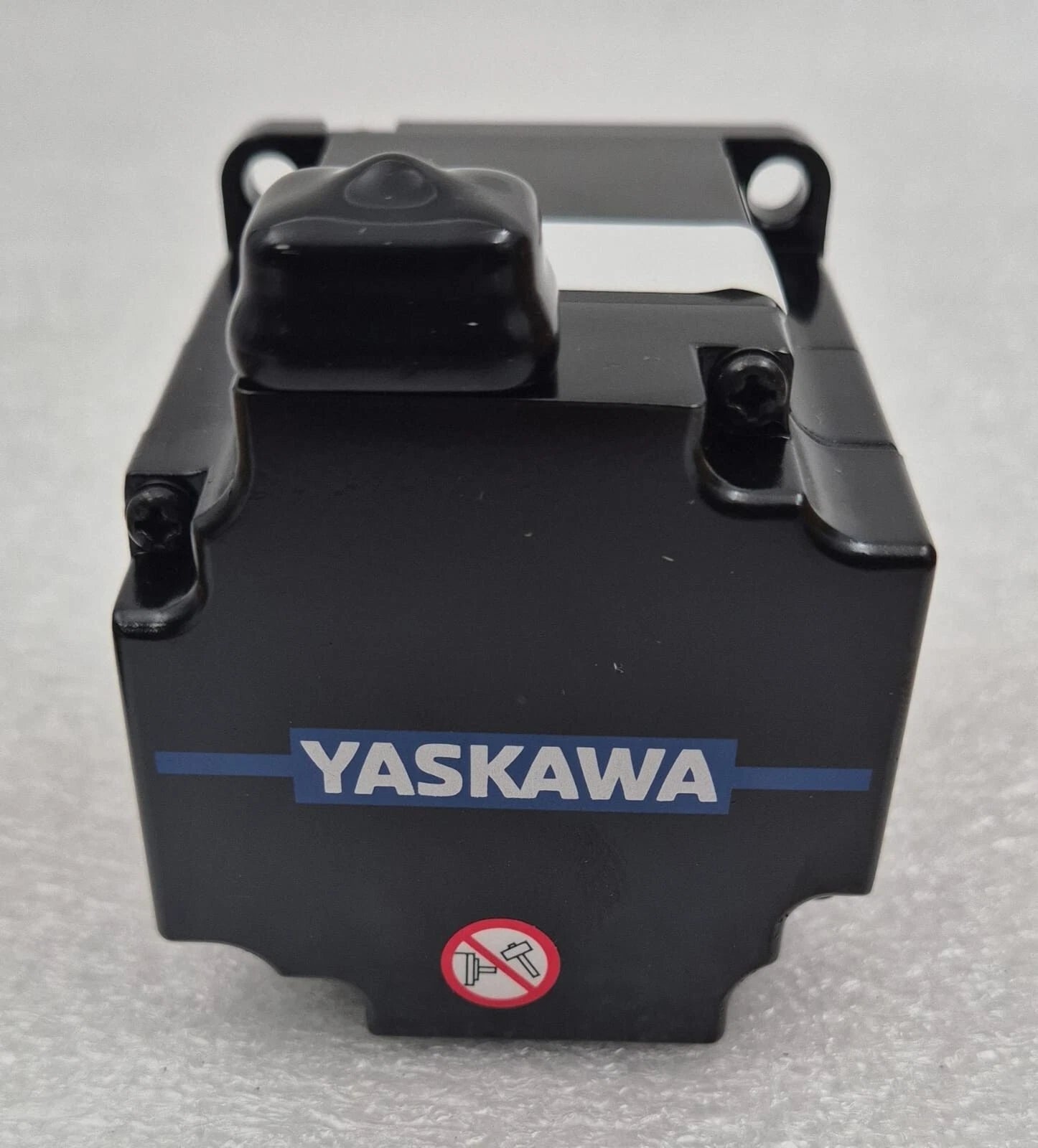 NEW - YASKAWA SGM7J-02AFA61 AC SERVO MOTOR 200V PH-3 1.6A 250Hz