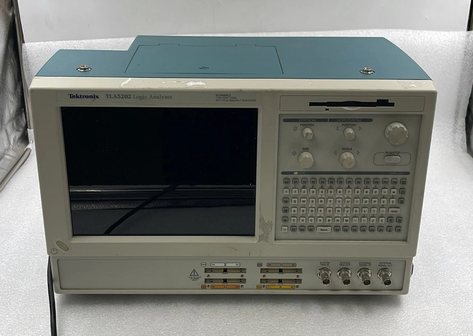 Tektronix TLA5202 68-Channels Logic Analyzer 2-GHz **AS IS
