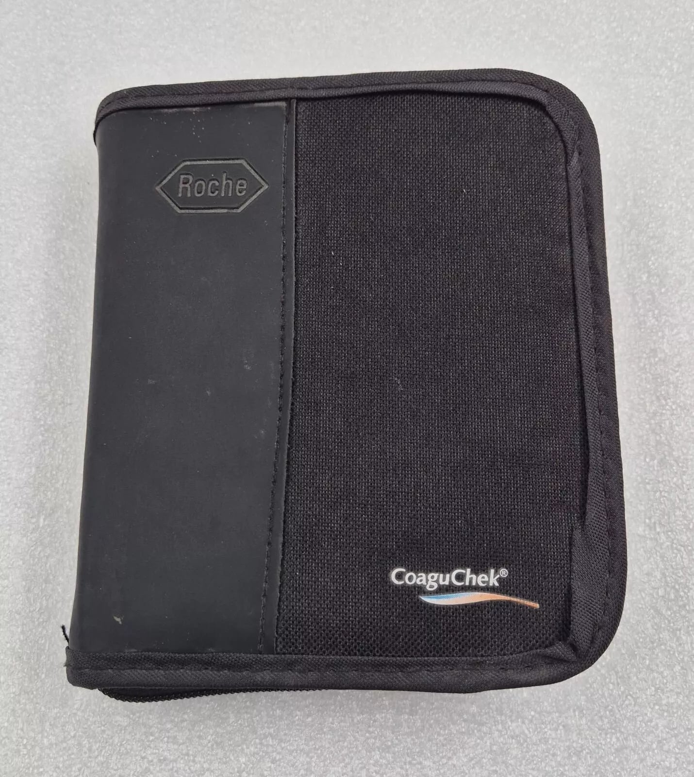 Roche CoaguChek XS Coagulation Meter Cat/Typ 03666794 W/ Case 2* Test Strips